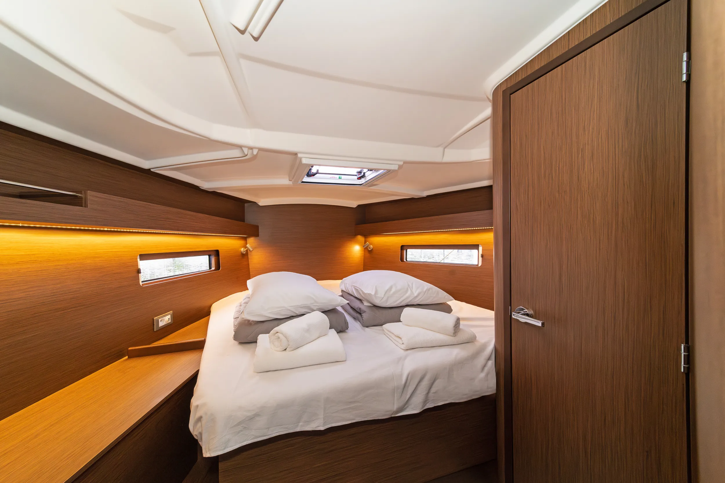 Oceanis 40.1 First Touch — yacht photo 4
