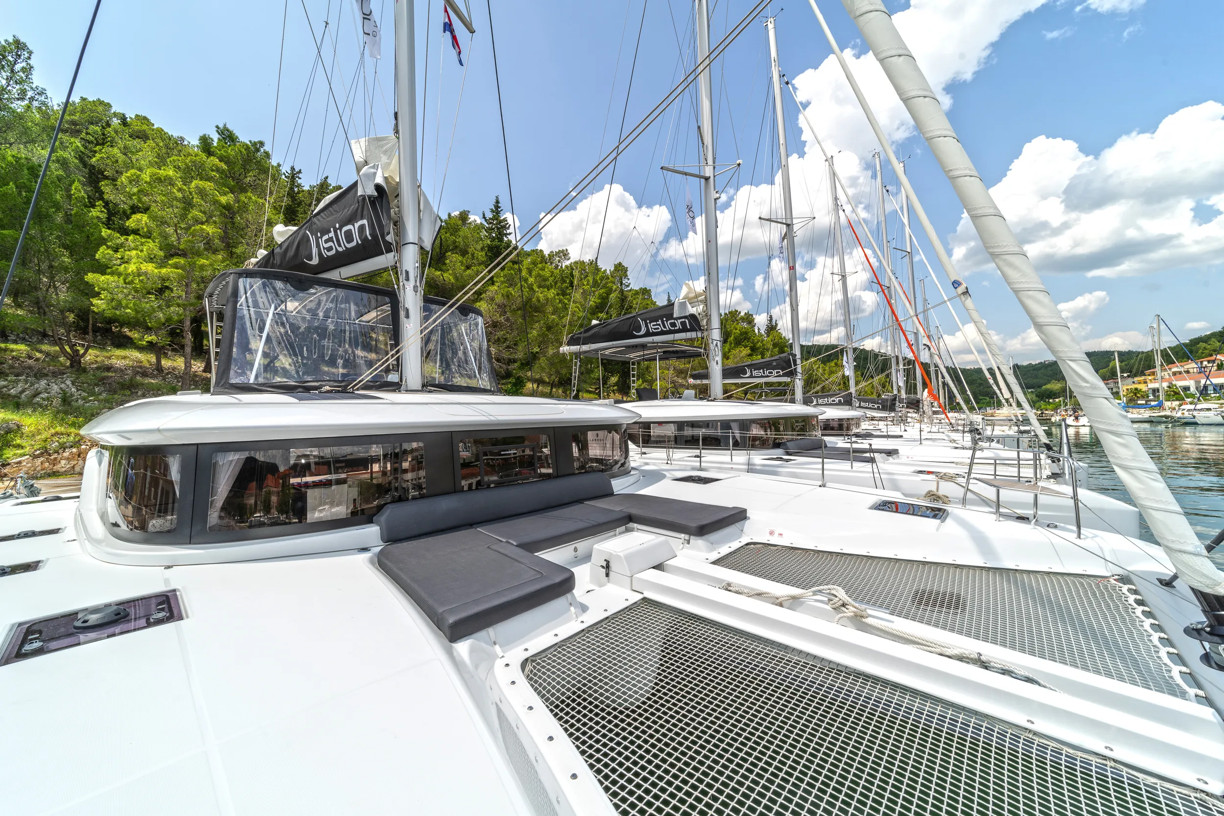Lagoon 46 First Care — фотография яхты 11