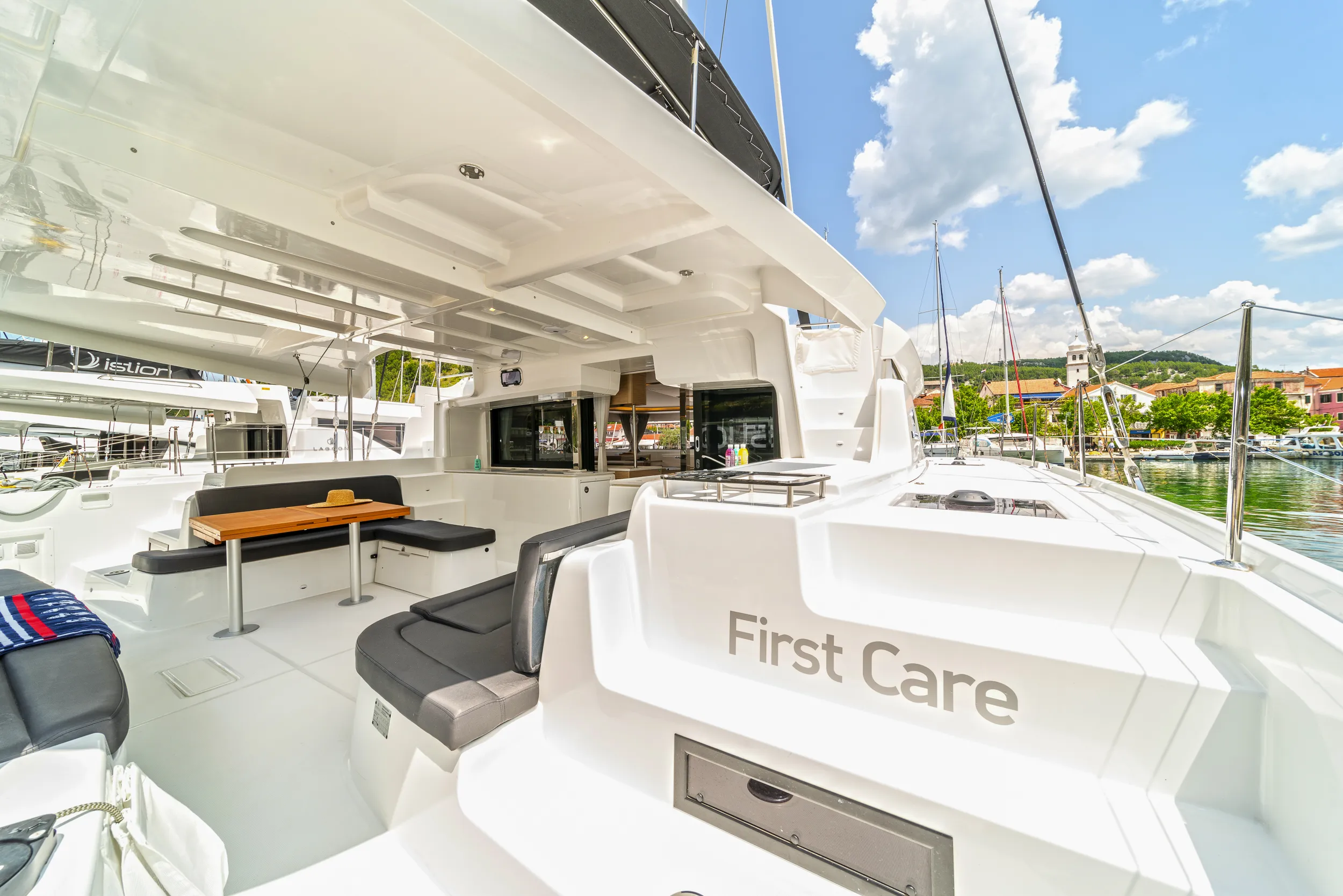 Lagoon 46 First Care — фотография яхты 2
