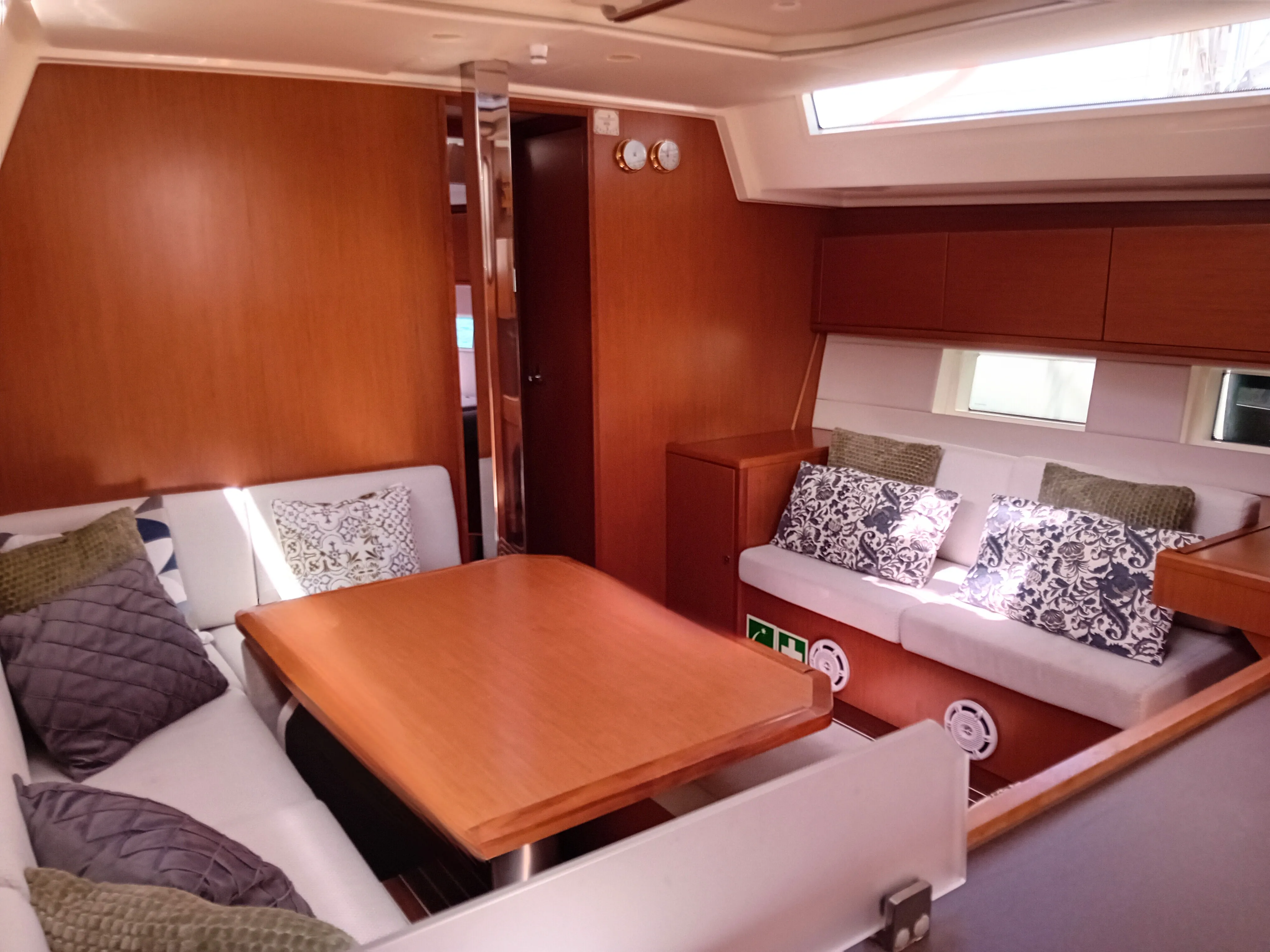 Bavaria C45 ARTEMIS — yacht photo 12