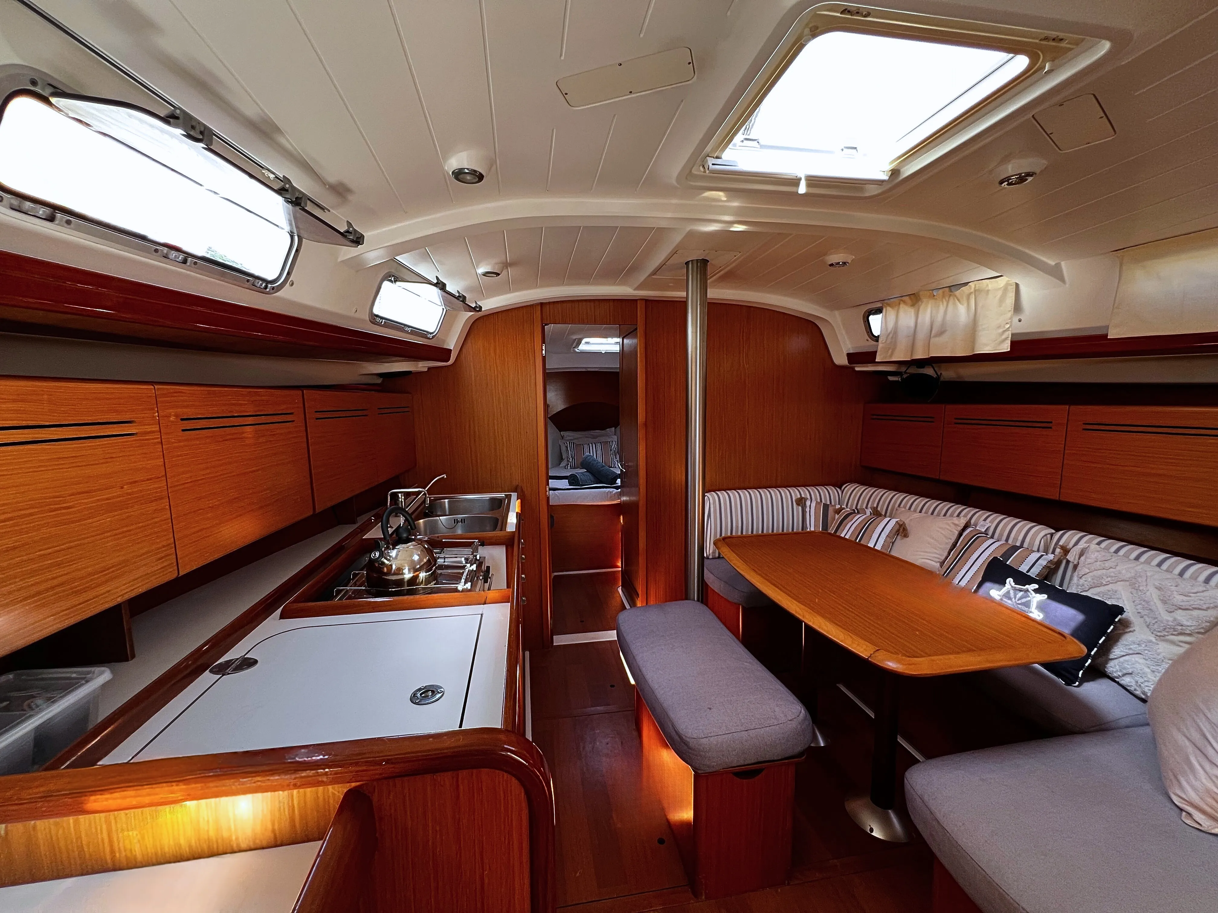 Oceanis 43 ROUALEYN — yacht photo 9