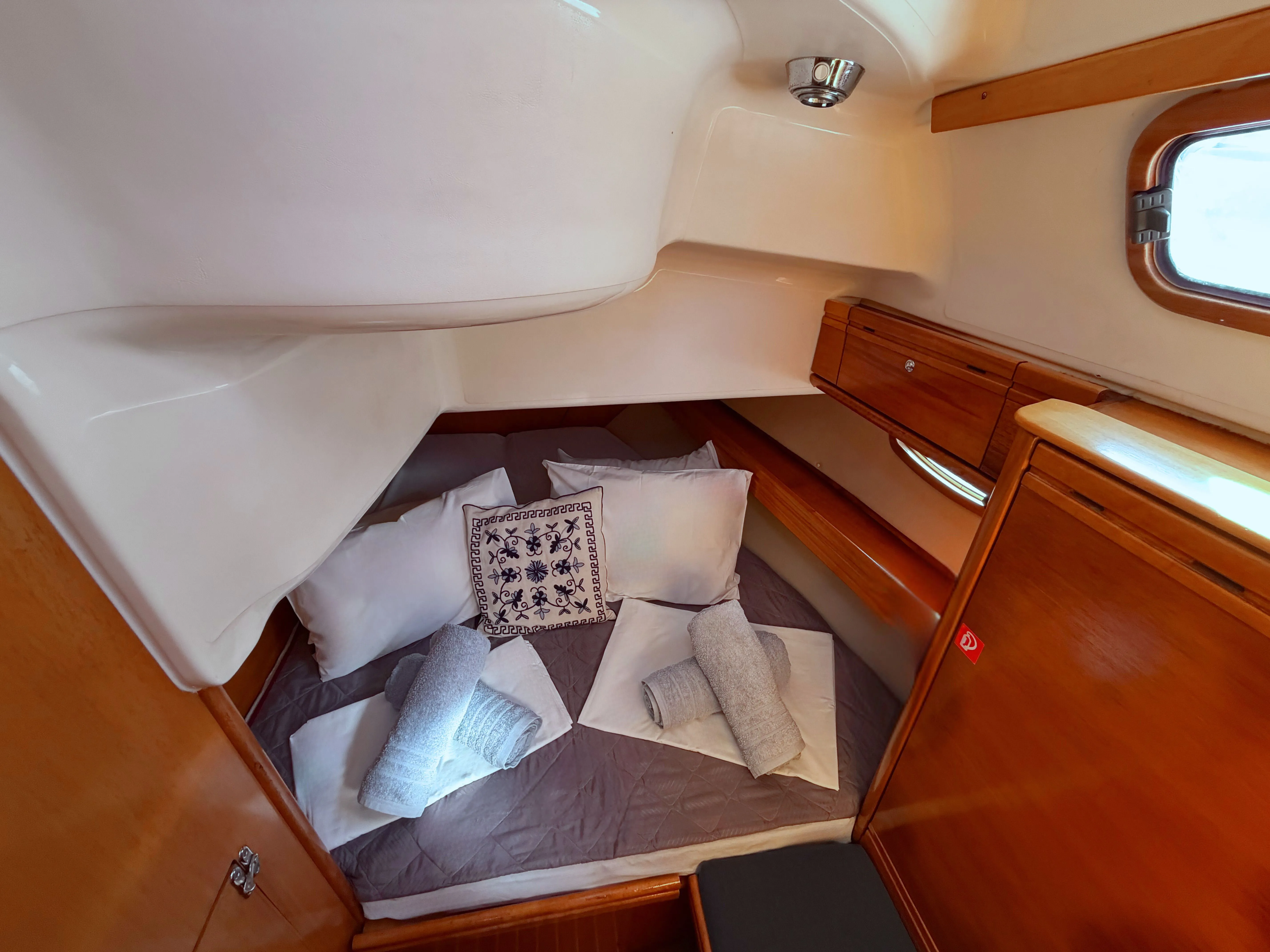Bavaria C38 IONA — yacht photo 7