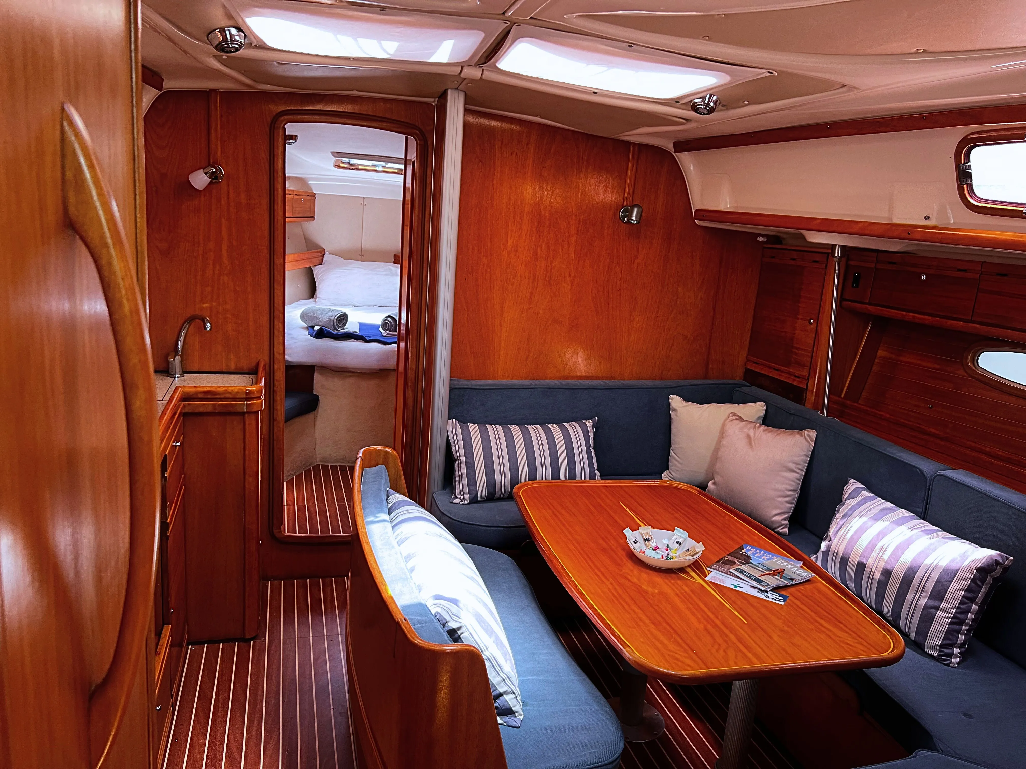 Bavaria C38 IONA — yacht photo 11
