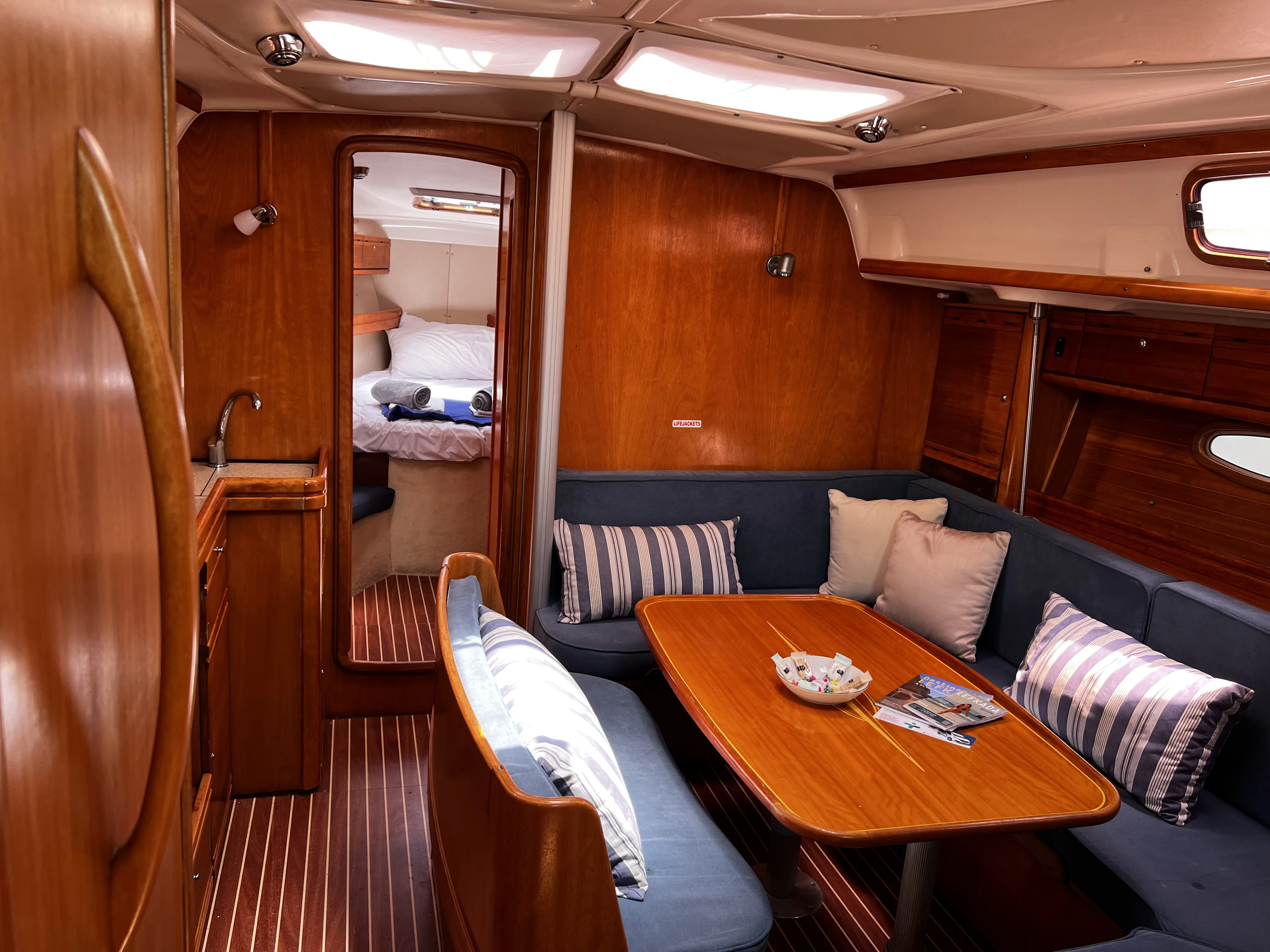 Bavaria C38 IONA — yacht photo 12