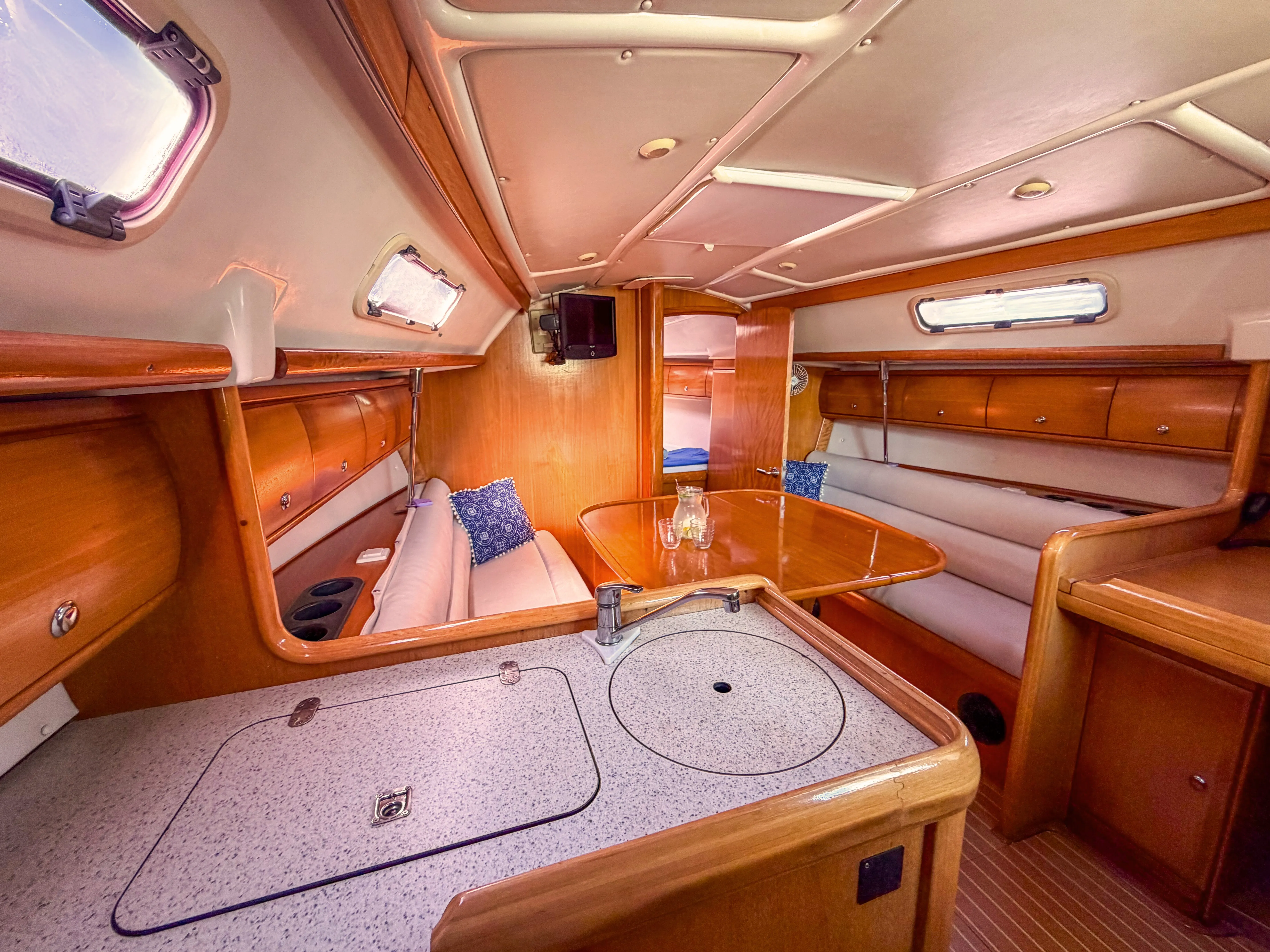 Bavaria Cruiser 32 LILA — fotografia jachty 6