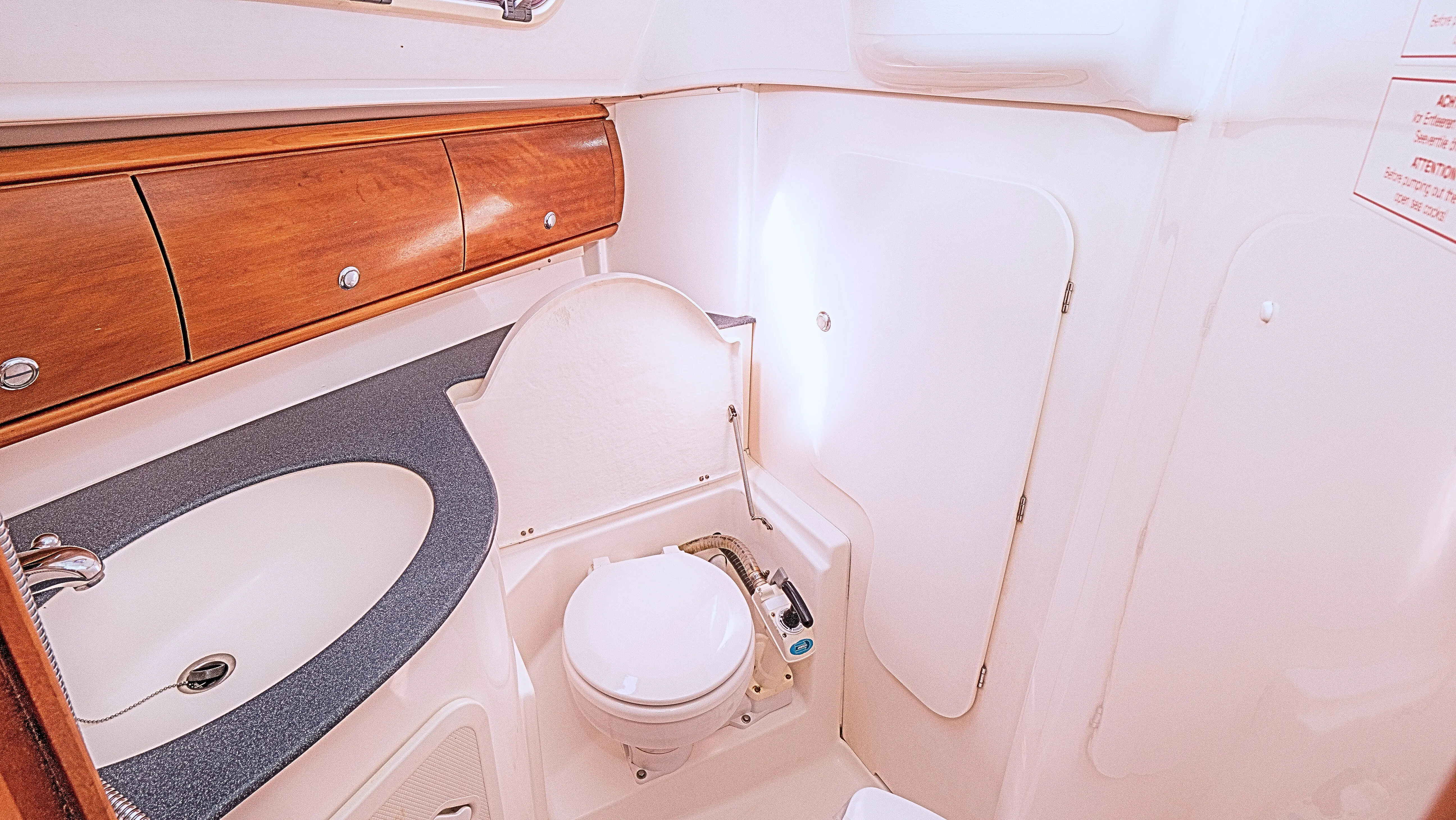 Bavaria Cruiser 32 LILA — fotografia jachty 8
