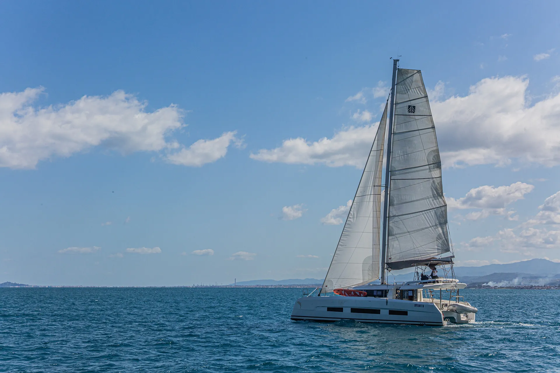 Dufour Catamaran 48 Oblivion Planet — фотография яхты 7