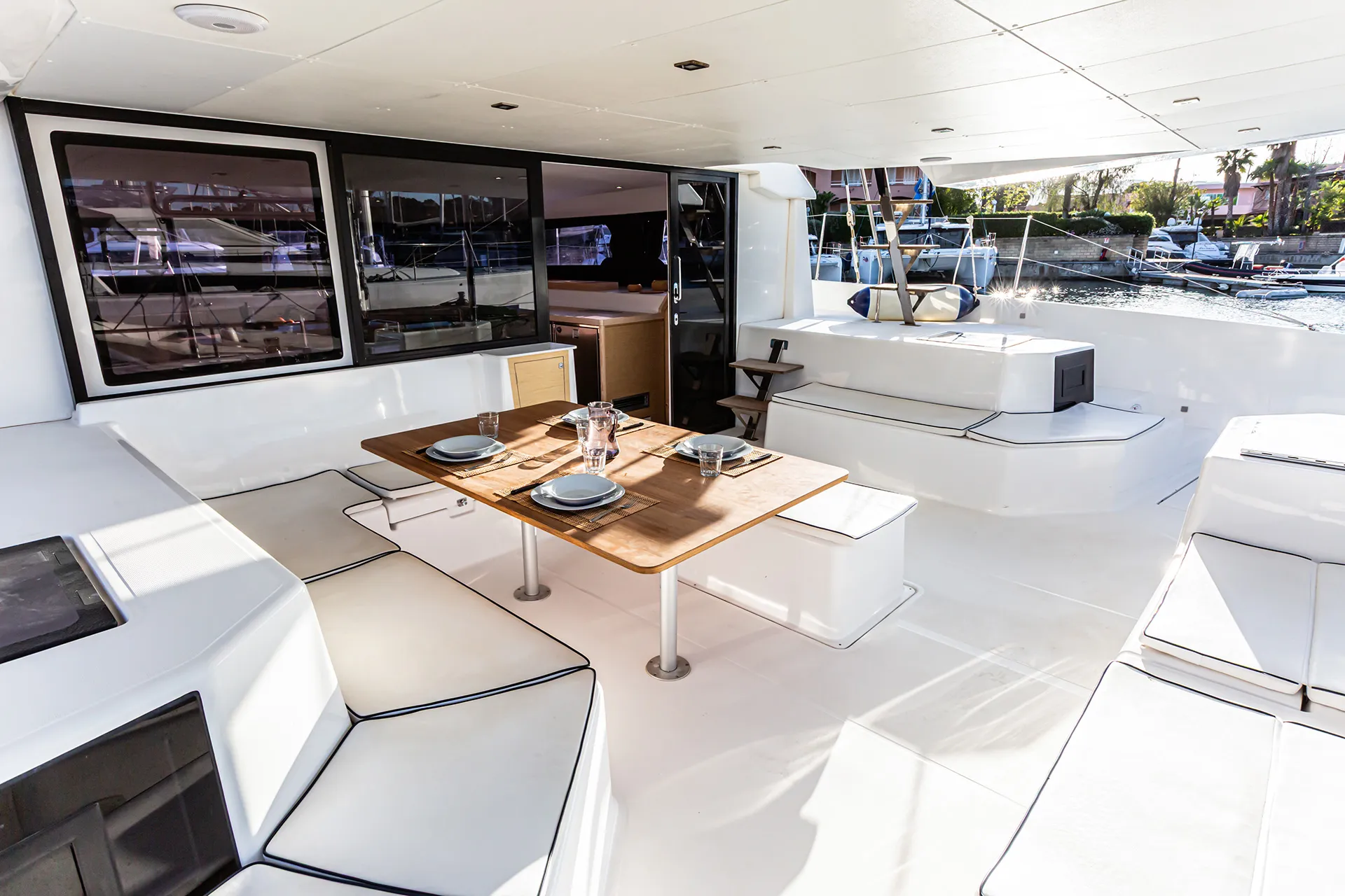 Dufour Catamaran 48 Oblivion Planet — фотография яхты 3