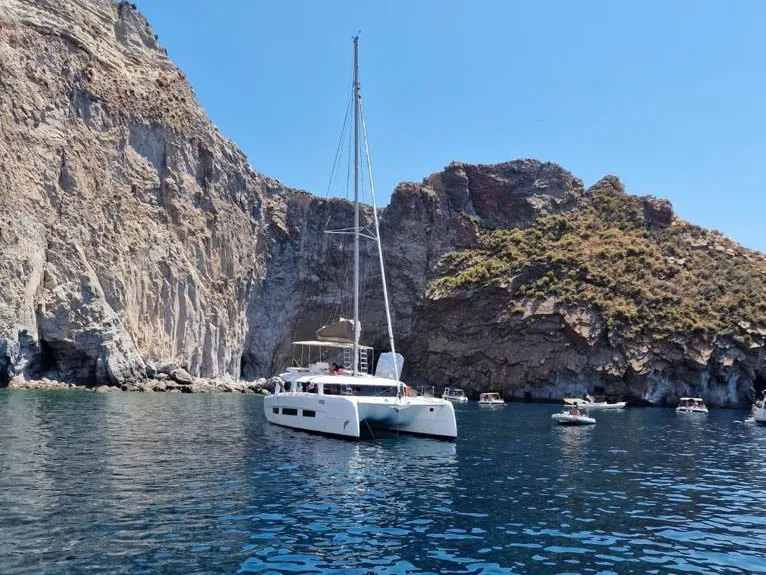 Dufour Catamaran 48 Oblivion Planet — фотография яхты 2