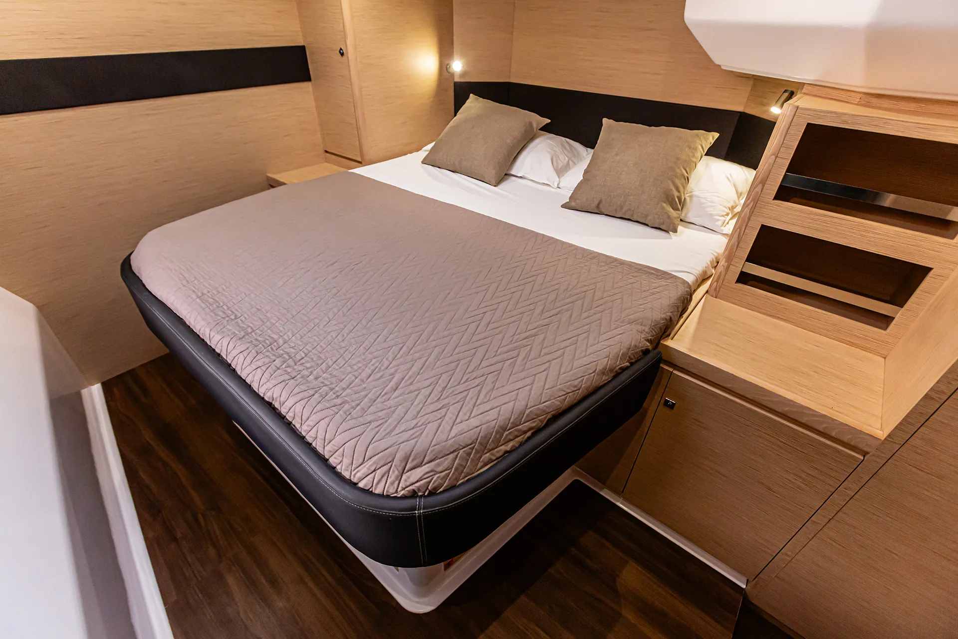 Dufour Catamaran 48 Oblivion Planet — фотография яхты 10