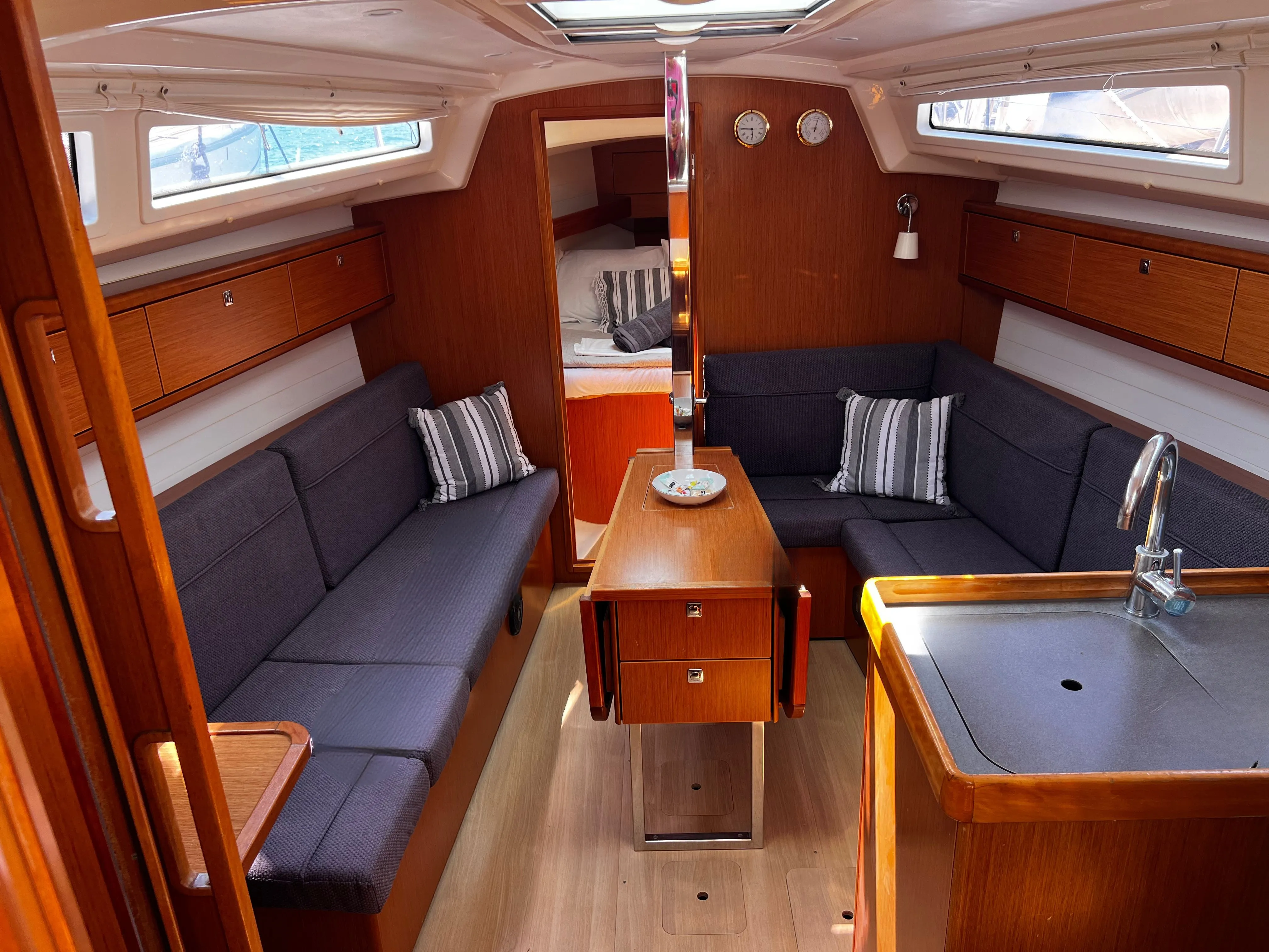 Bavaria 33 Cruiser BRIZO — yacht photo 4