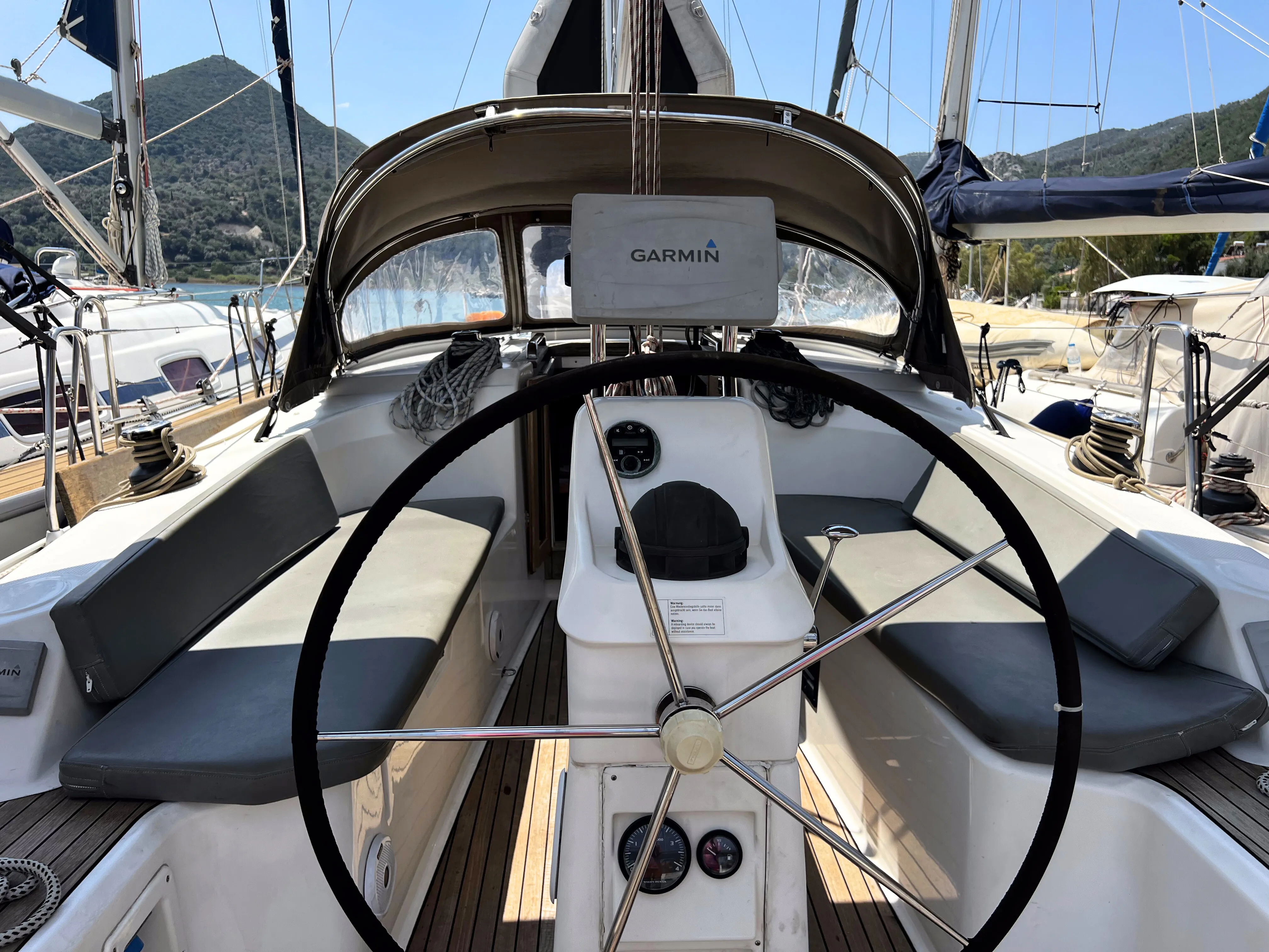 Bavaria 33 Cruiser BRIZO — yacht photo 3