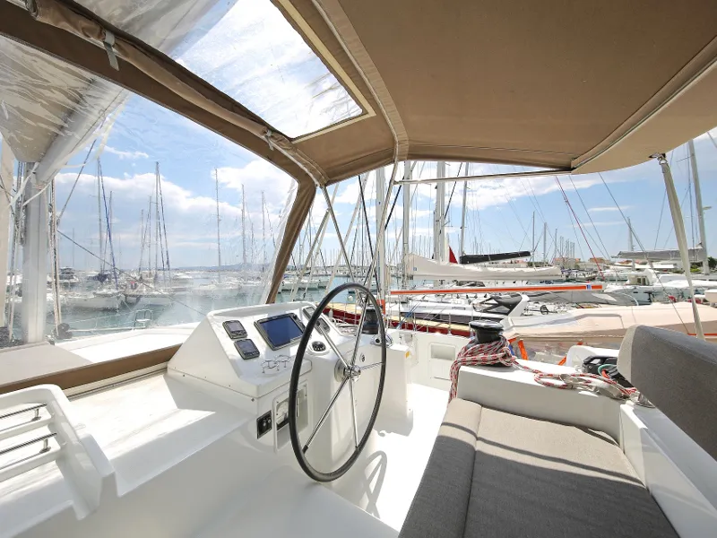 Lagoon 450 Fly LADIES&GENTLEMEN — jahtikuva 10