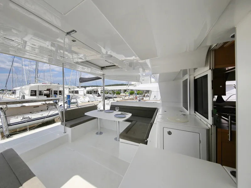 Lagoon 450 Fly LADIES&GENTLEMEN — jahtikuva 20