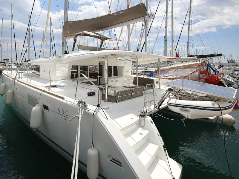 Lagoon 450 Fly LADIES&GENTLEMEN — jahtikuva 3