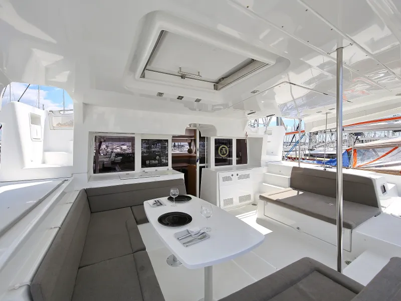 Lagoon 450 Fly LADIES&GENTLEMEN — jahtikuva 11