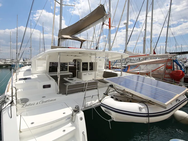 Lagoon 450 Fly LADIES&GENTLEMEN — jahtikuva 15