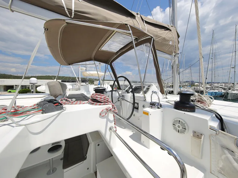 Lagoon 450 Fly LADIES&GENTLEMEN — jahtikuva 14