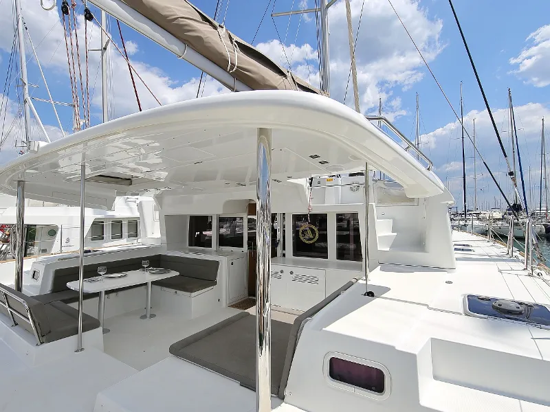 Lagoon 450 Fly LADIES&GENTLEMEN — jahtikuva 4