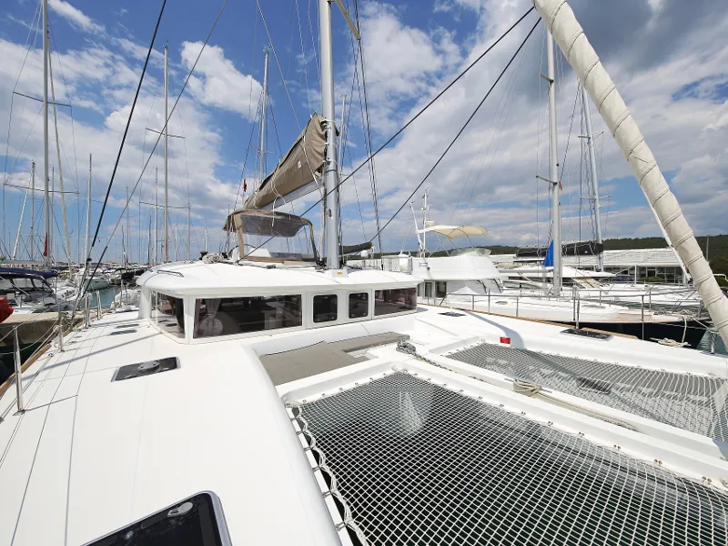 Lagoon 450 Fly LADIES&GENTLEMEN — jahtikuva 2