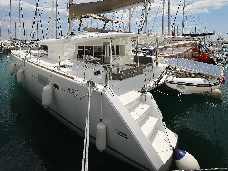 Lagoon 450 Fly LADIES&GENTLEMEN — jahtikuva 5