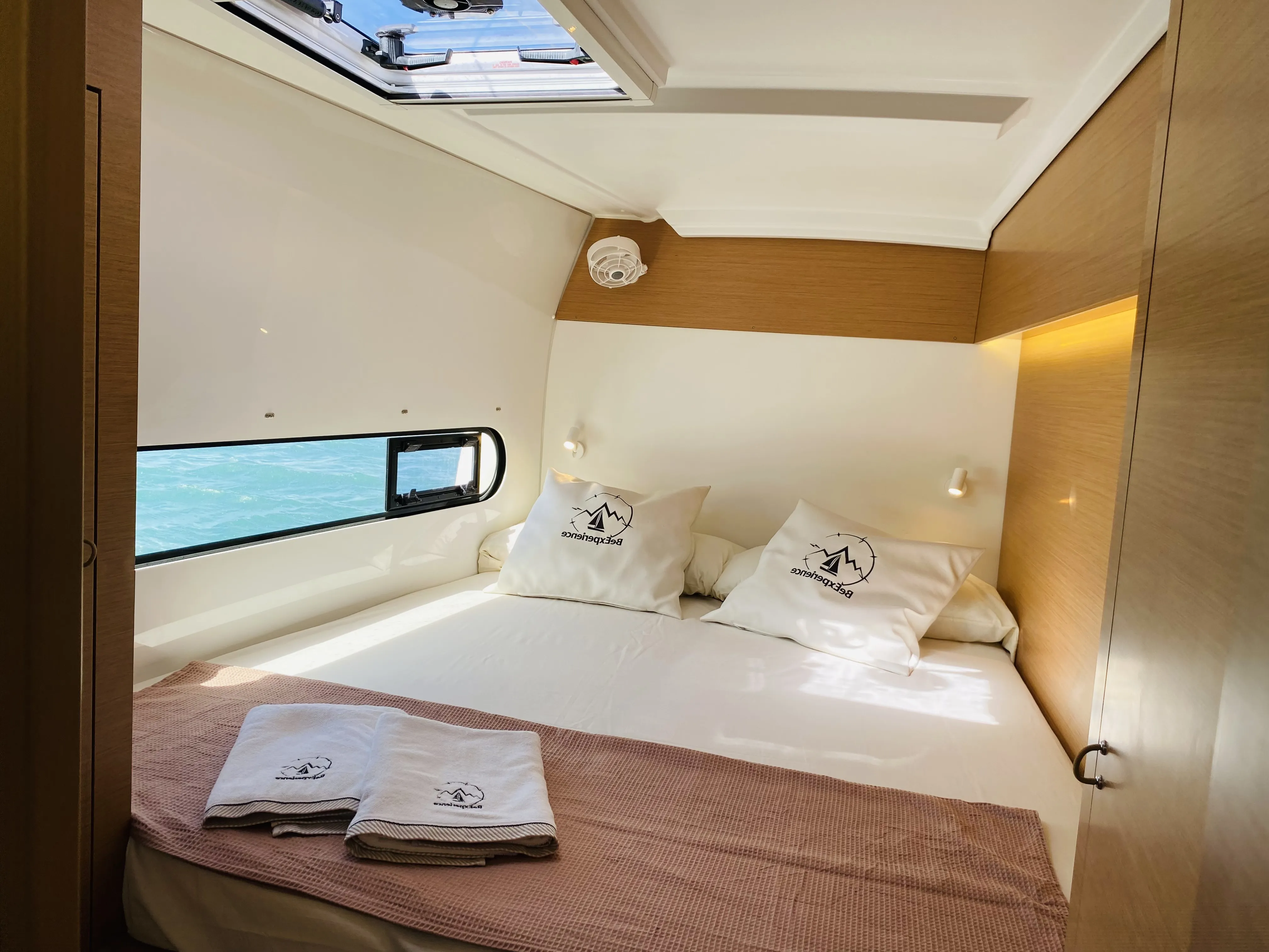 Excess 11 MOANA IBIZA BAREBOAT — fotografia jachty 42