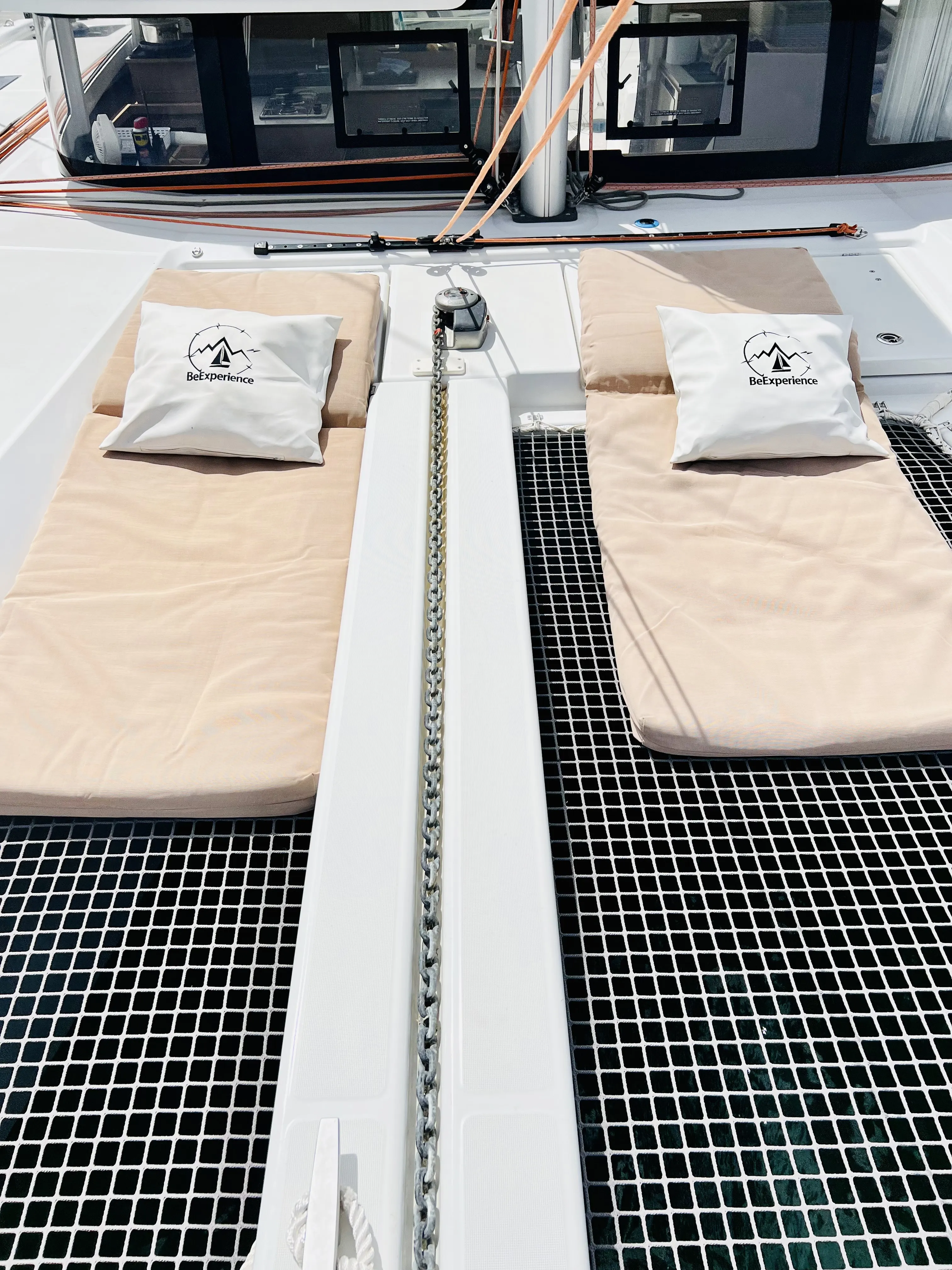Excess 11 MOANA IBIZA BAREBOAT — fotografia jachty 4