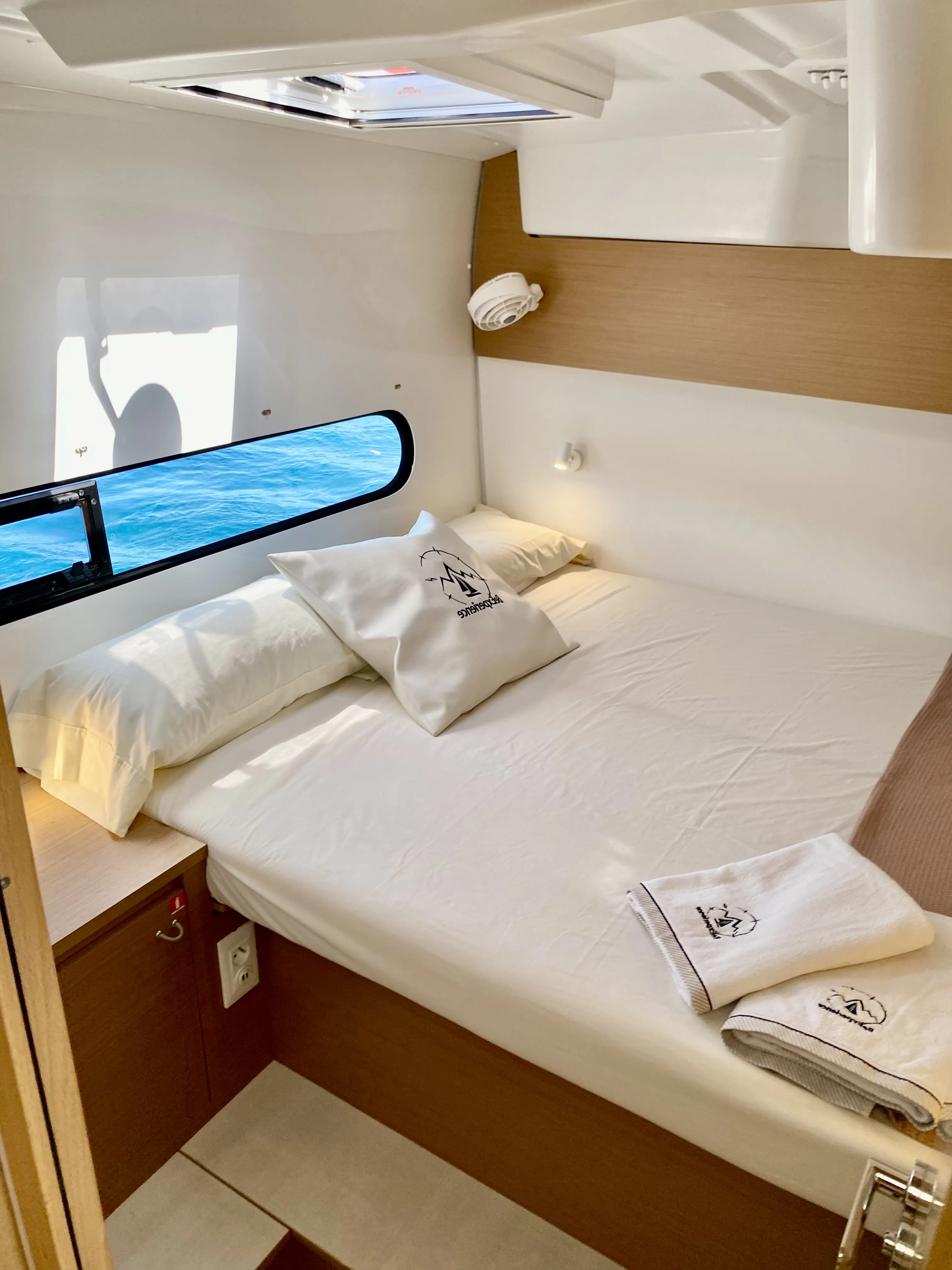 Excess 11 MOANA IBIZA BAREBOAT — fotografia jachty 9