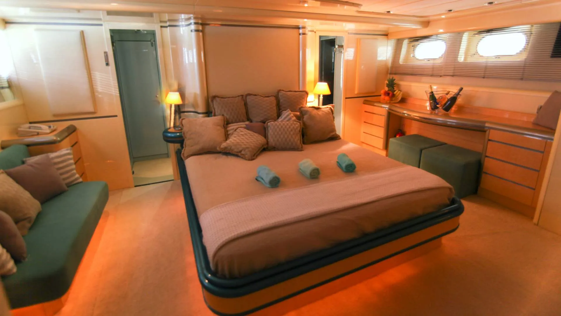 Superphantom 85 Fly Superphantom — yacht photo 13