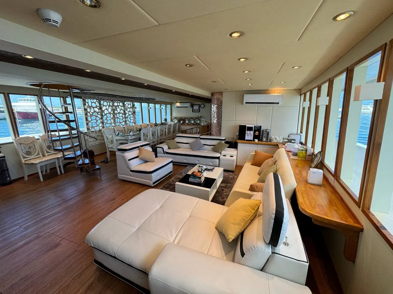 Motoryacht North Seven — yacht photo 2
