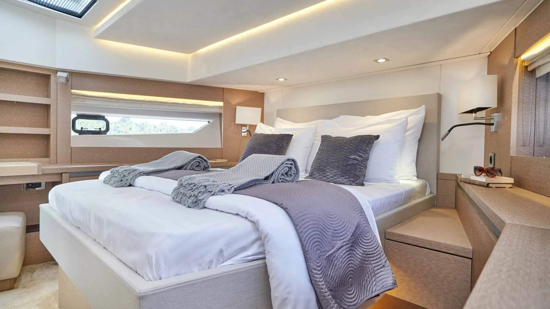 Prestige 630S Simull — yacht photo 16