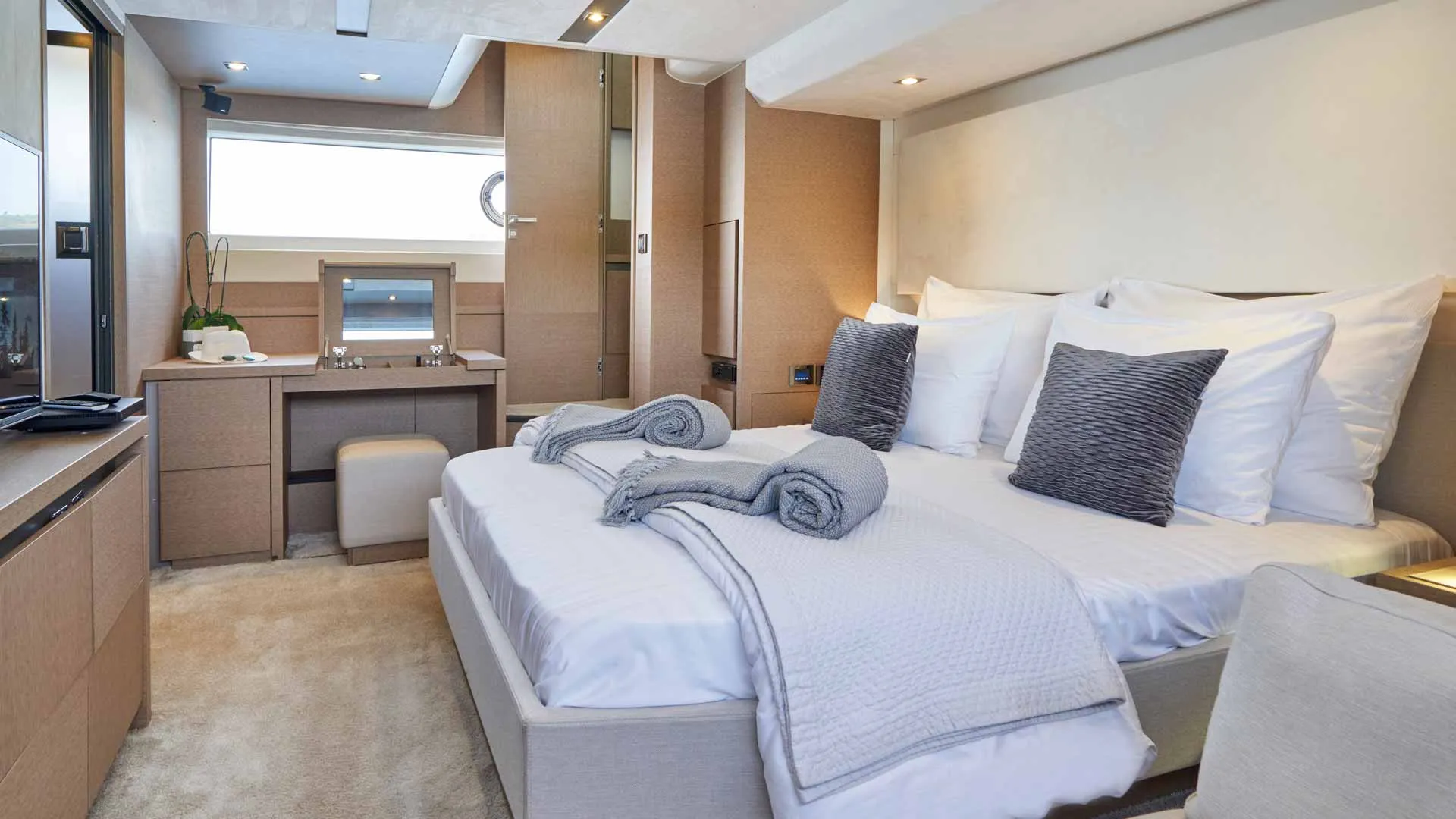 Prestige 630S Simull — yacht photo 30