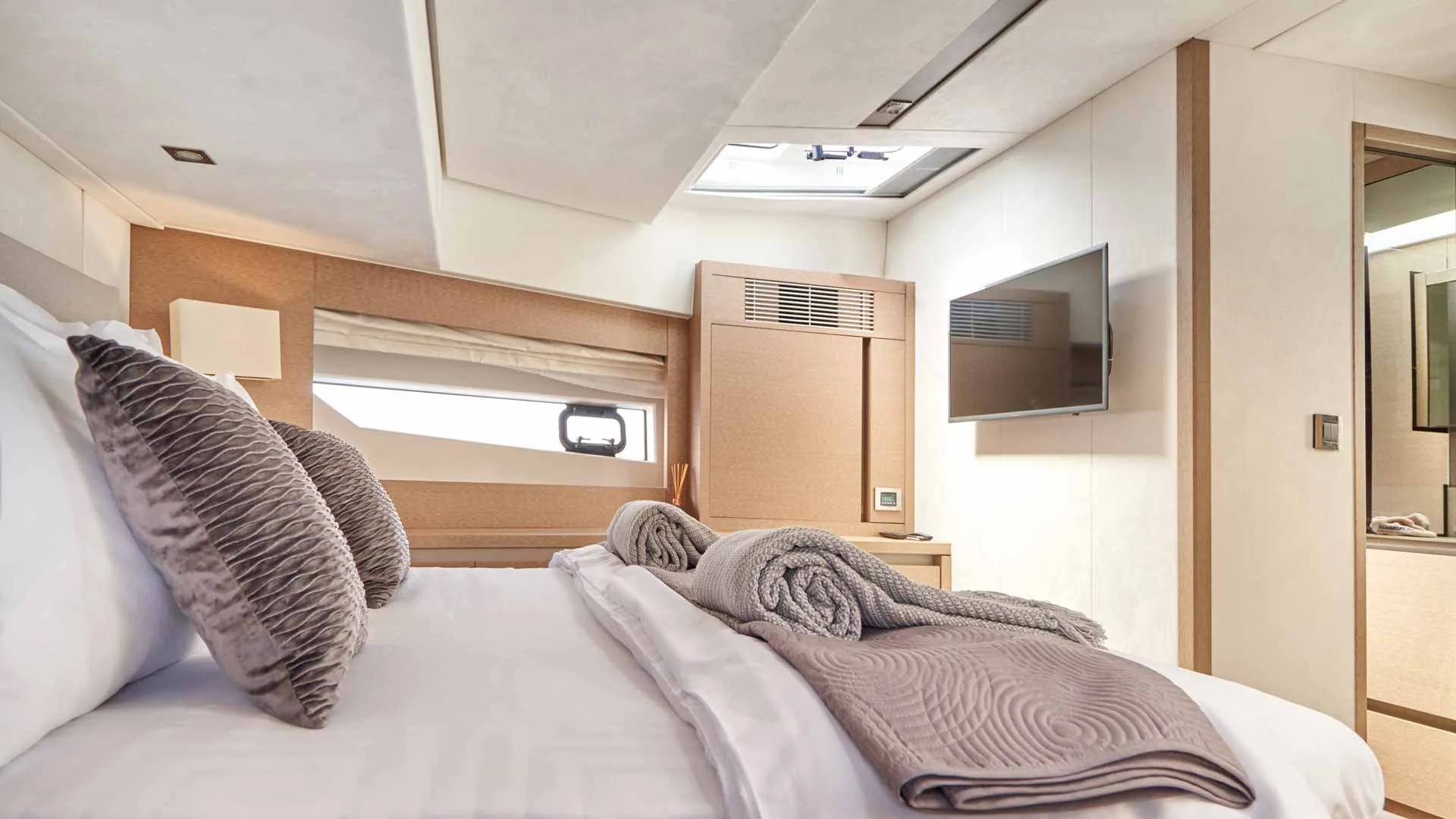 Prestige 630S Simull — yacht photo 21