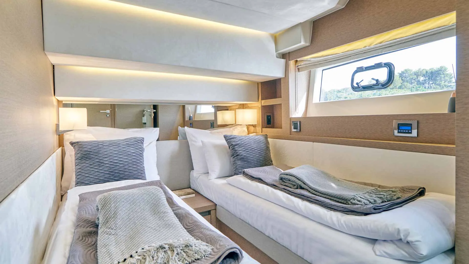 Prestige 630S Simull — yacht photo 27