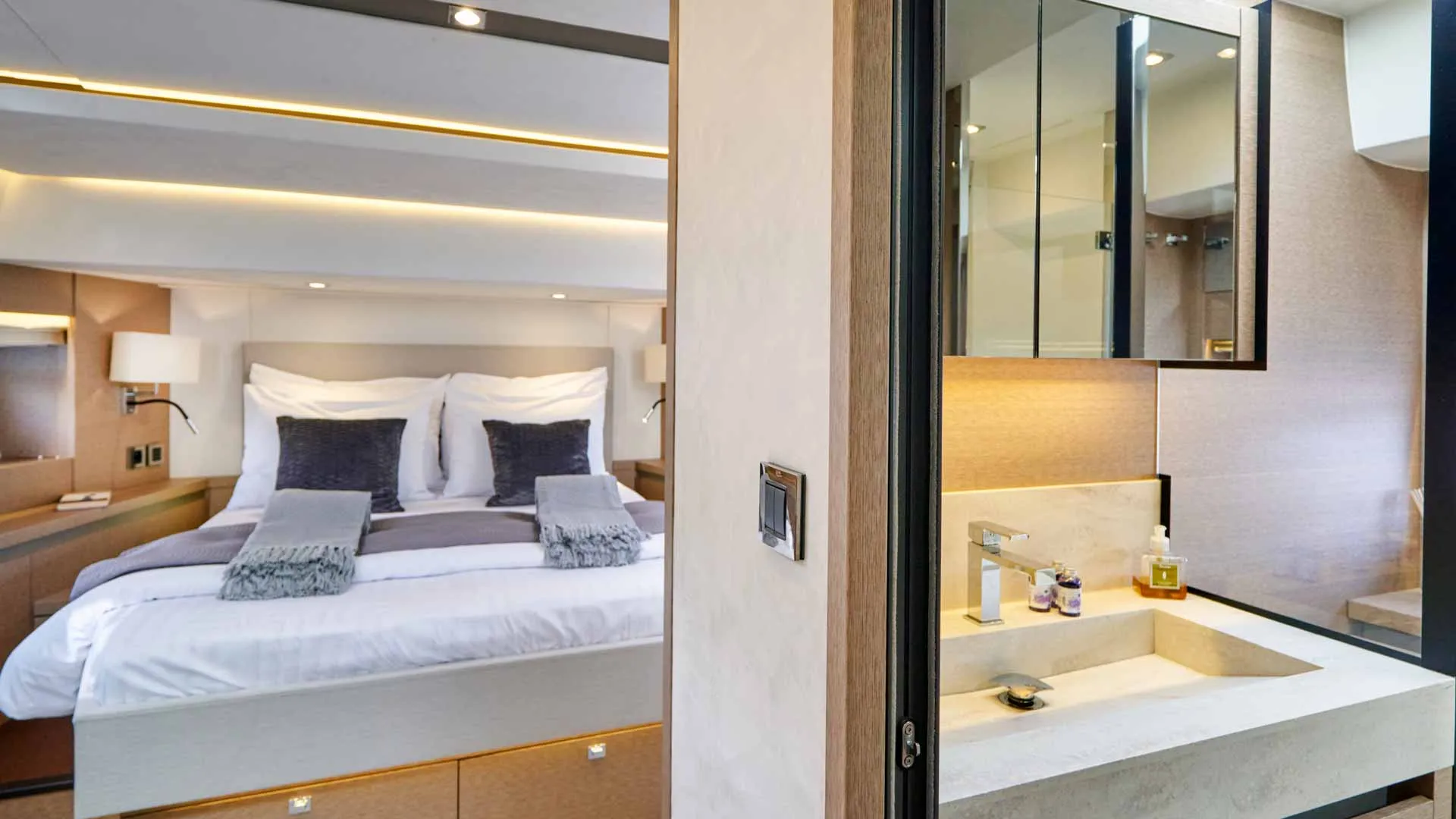 Prestige 630S Simull — yacht photo 23