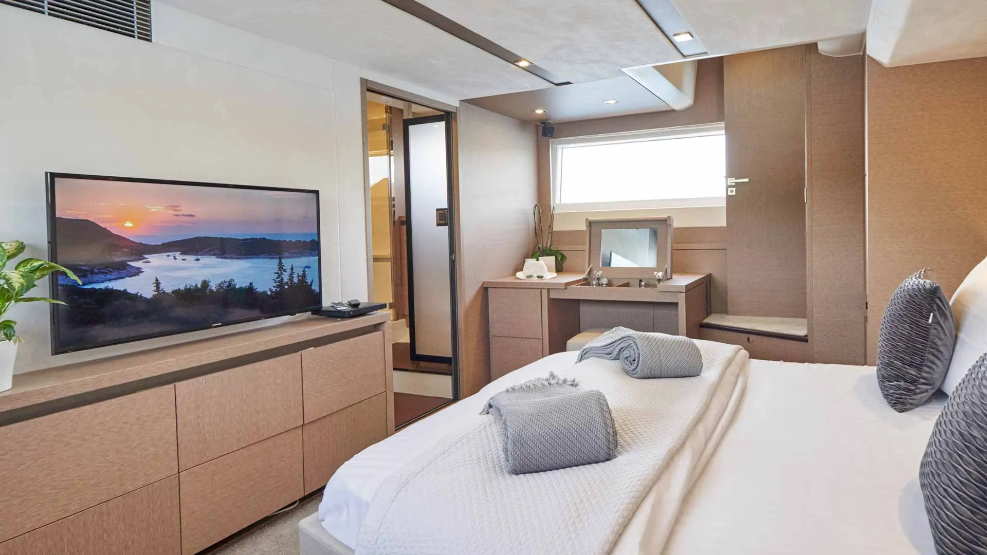 Prestige 630S Simull — yacht photo 15