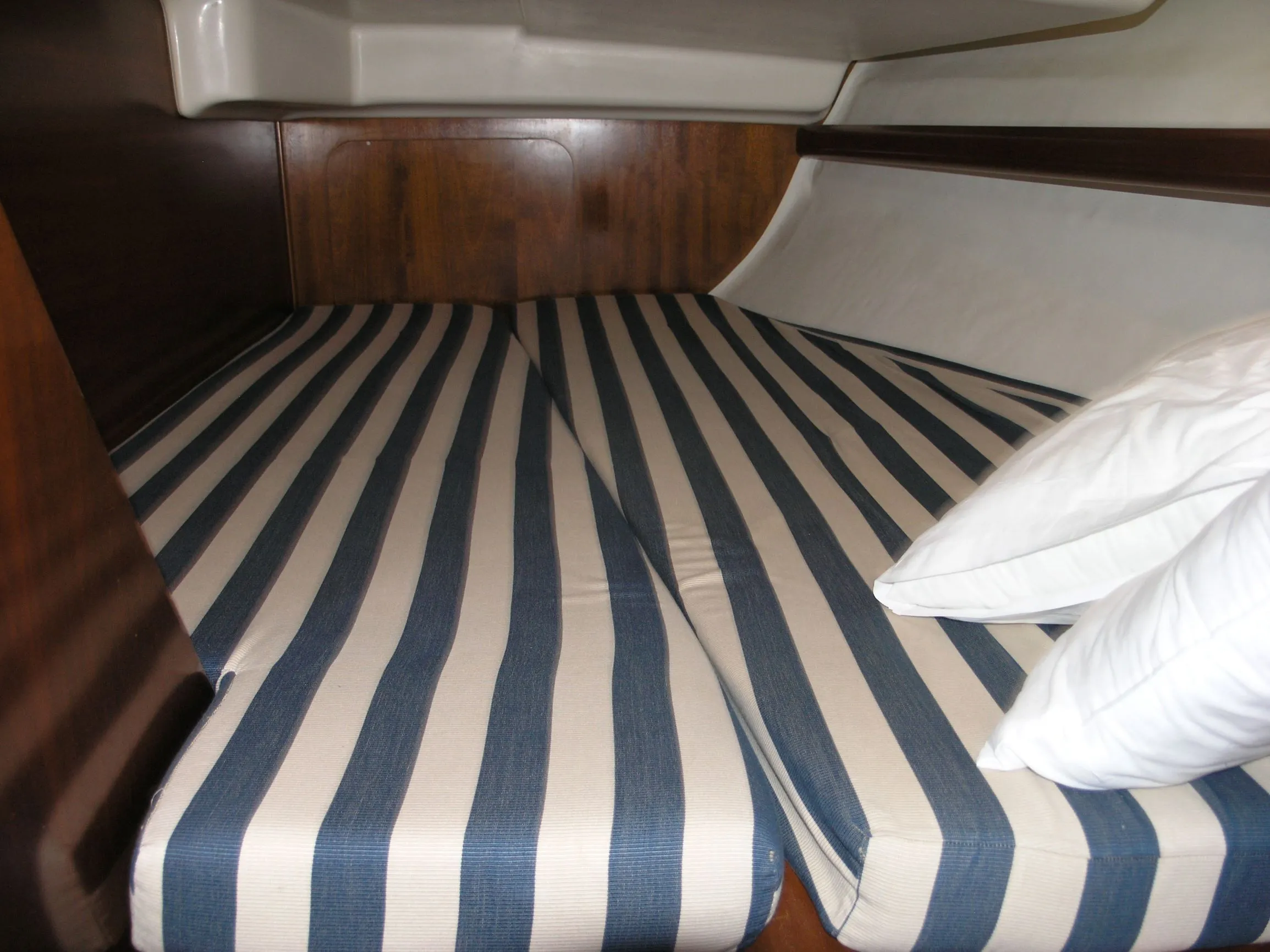 Oceanis 381 Ouranos — jahtikuva 2
