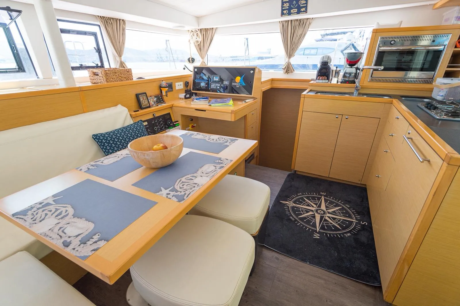 Lagoon 400 S2 ASTRO — foto dello yacht n. 2
