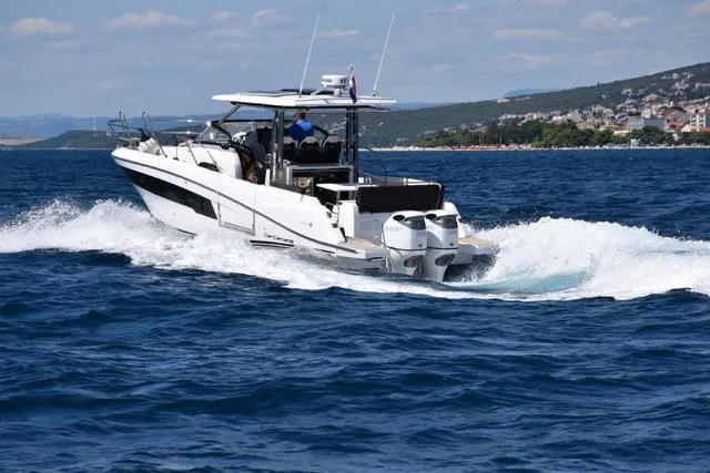 Cap Camarat 10.5 WA 272679 ZD — фотография яхты 9