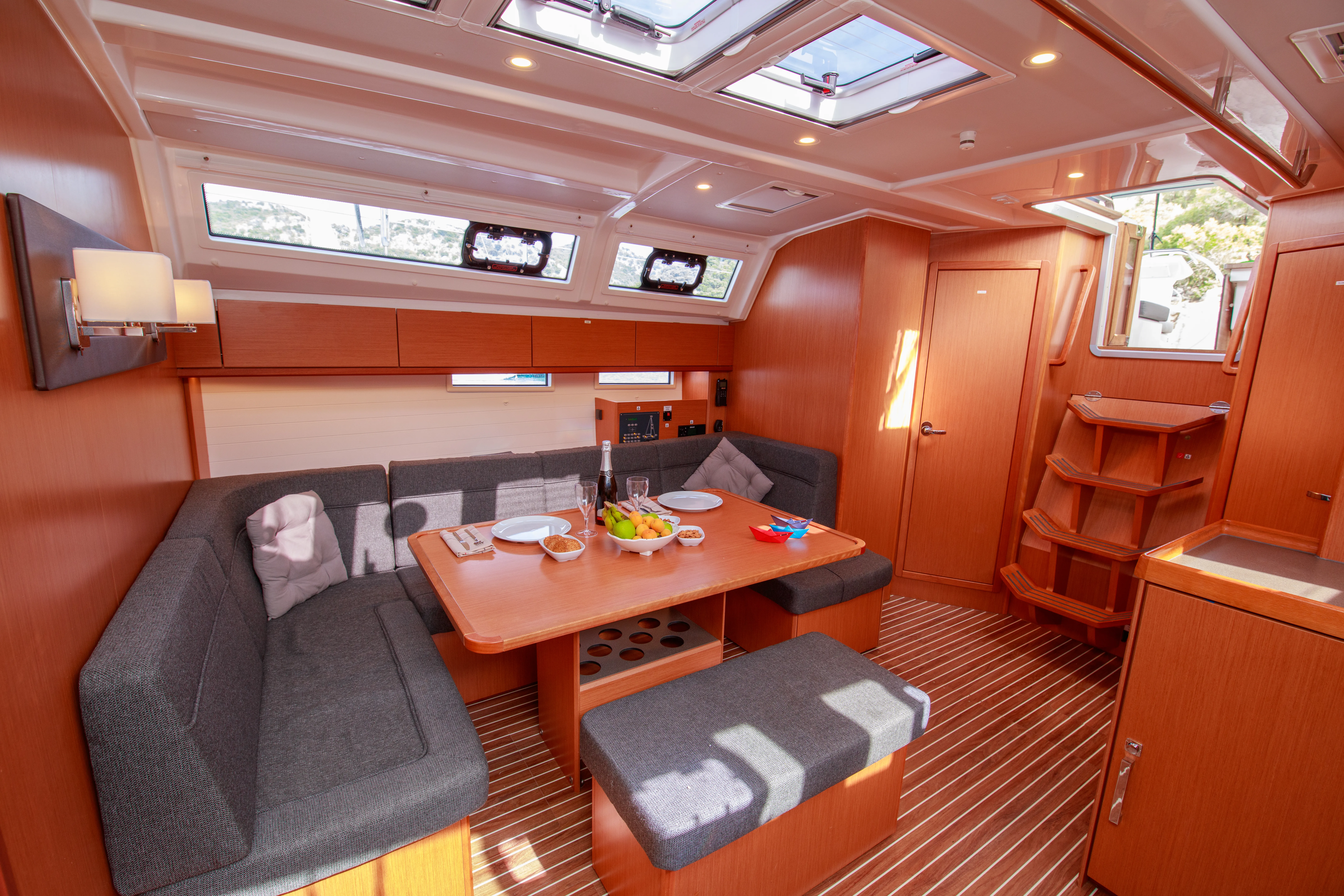 Bavaria 46 Cruiser Jenga — Yachtfoto 2