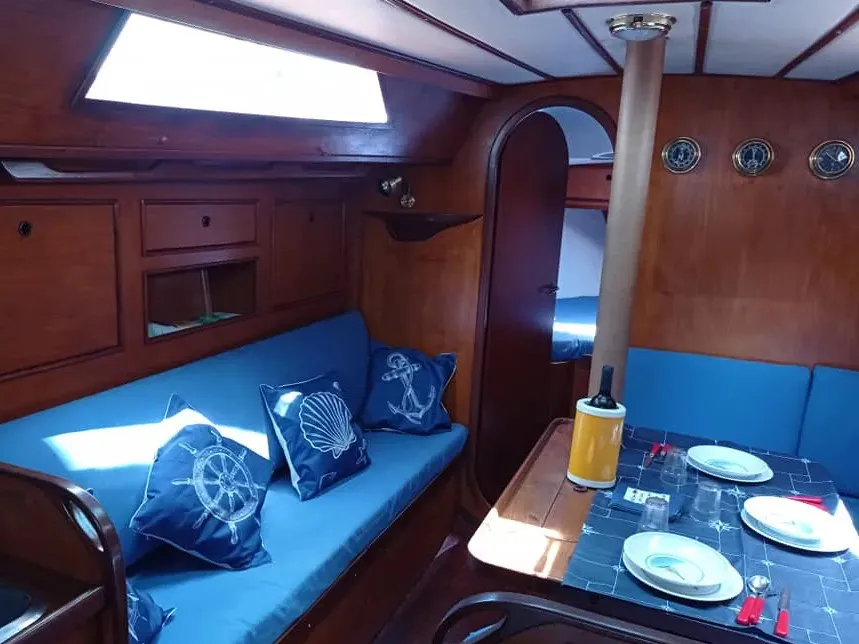 Dehler 37 Seven — yacht photo 2