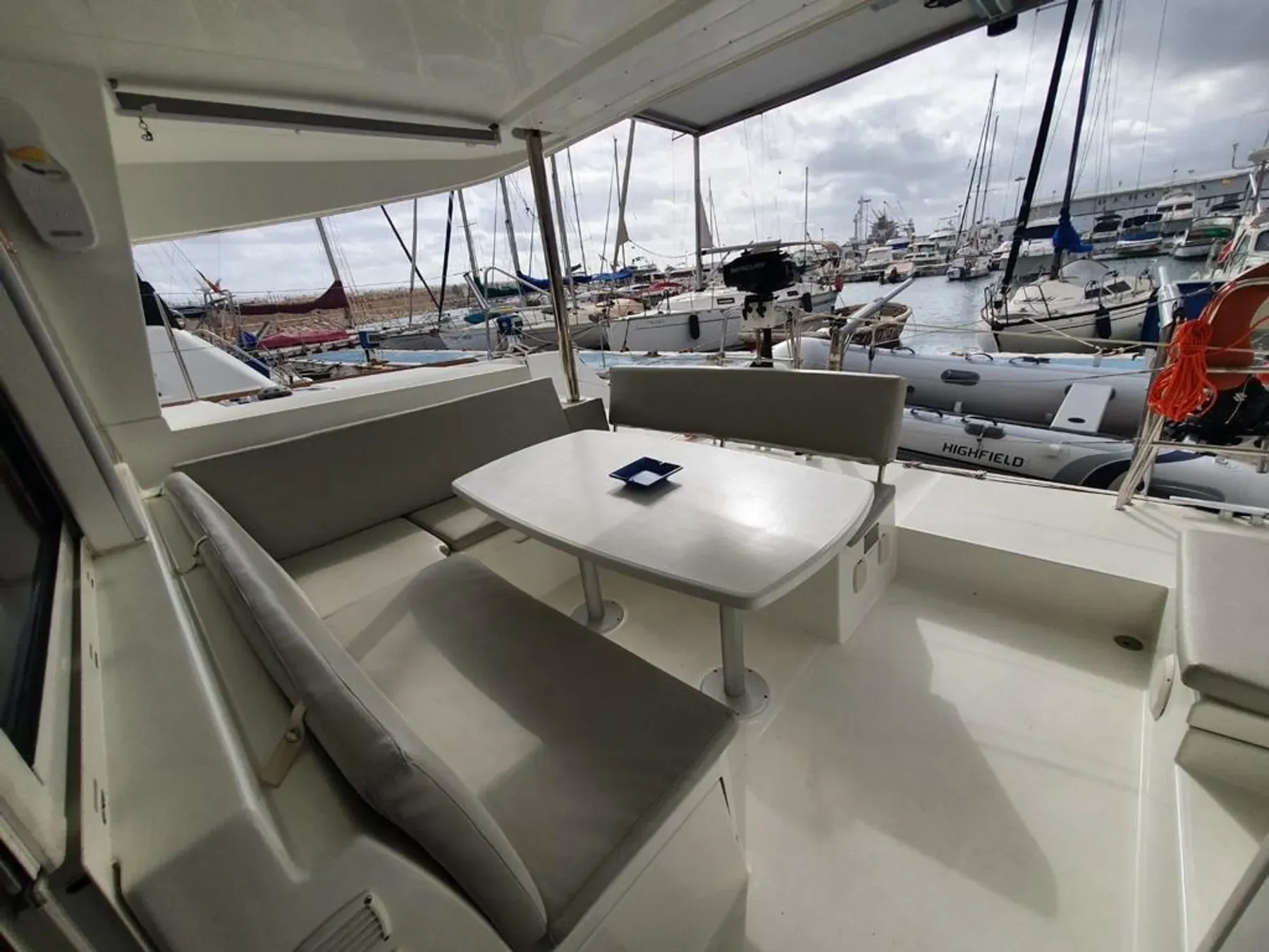 Lagoon 400 Mia — jahtikuva 9