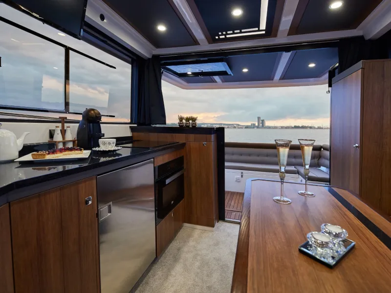 Northman 1200 Elegance FLYBRIDGE — фотография яхты 5