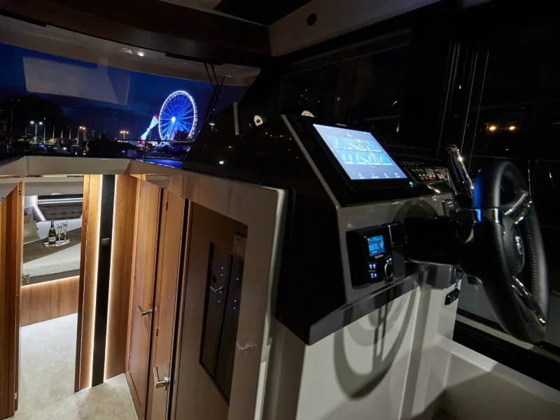 Northman 1200 Elegance FLYBRIDGE — фотография яхты 3