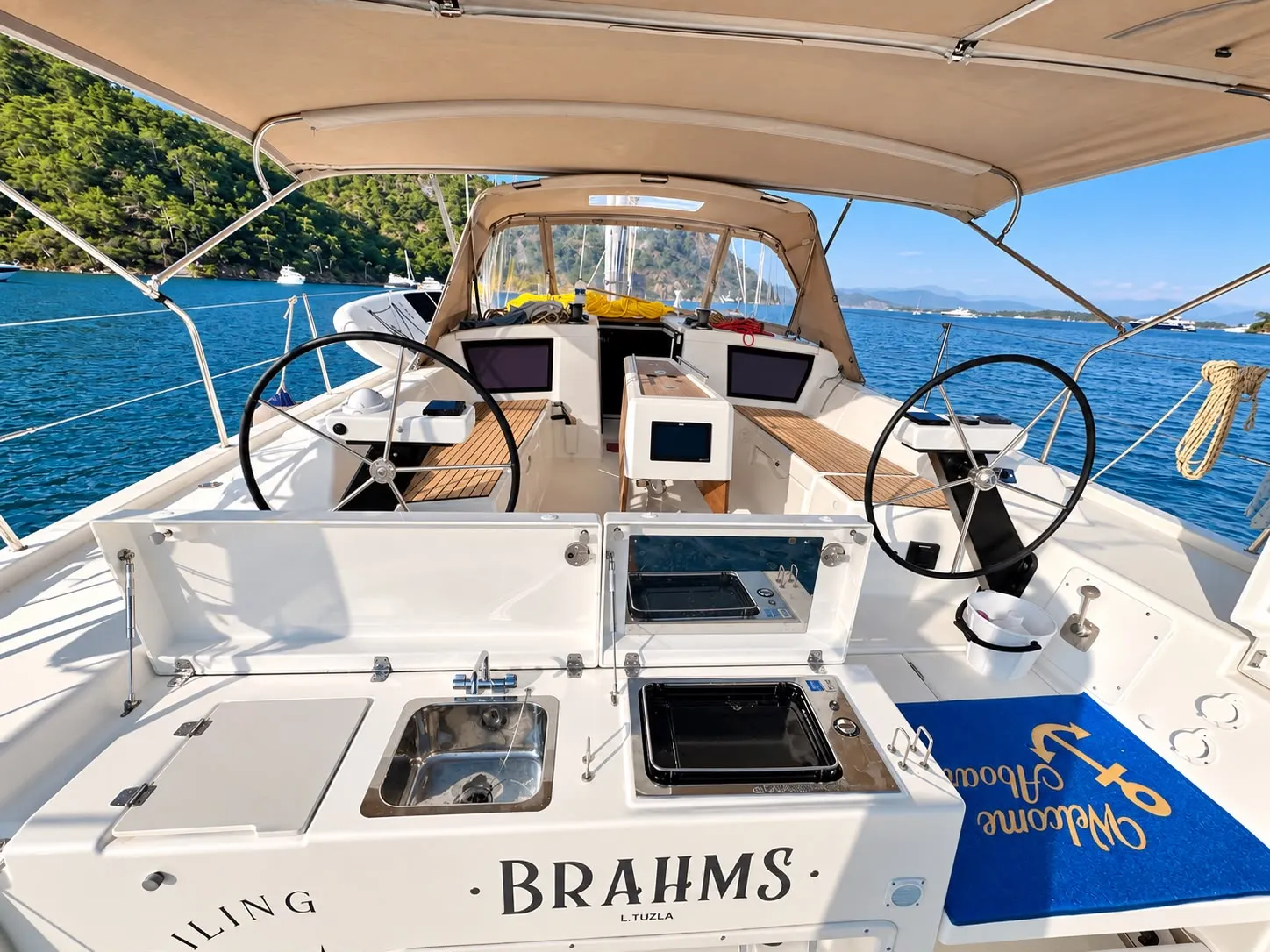 Dufour Yachts Dufour 430 Brahms — фотография яхты 1