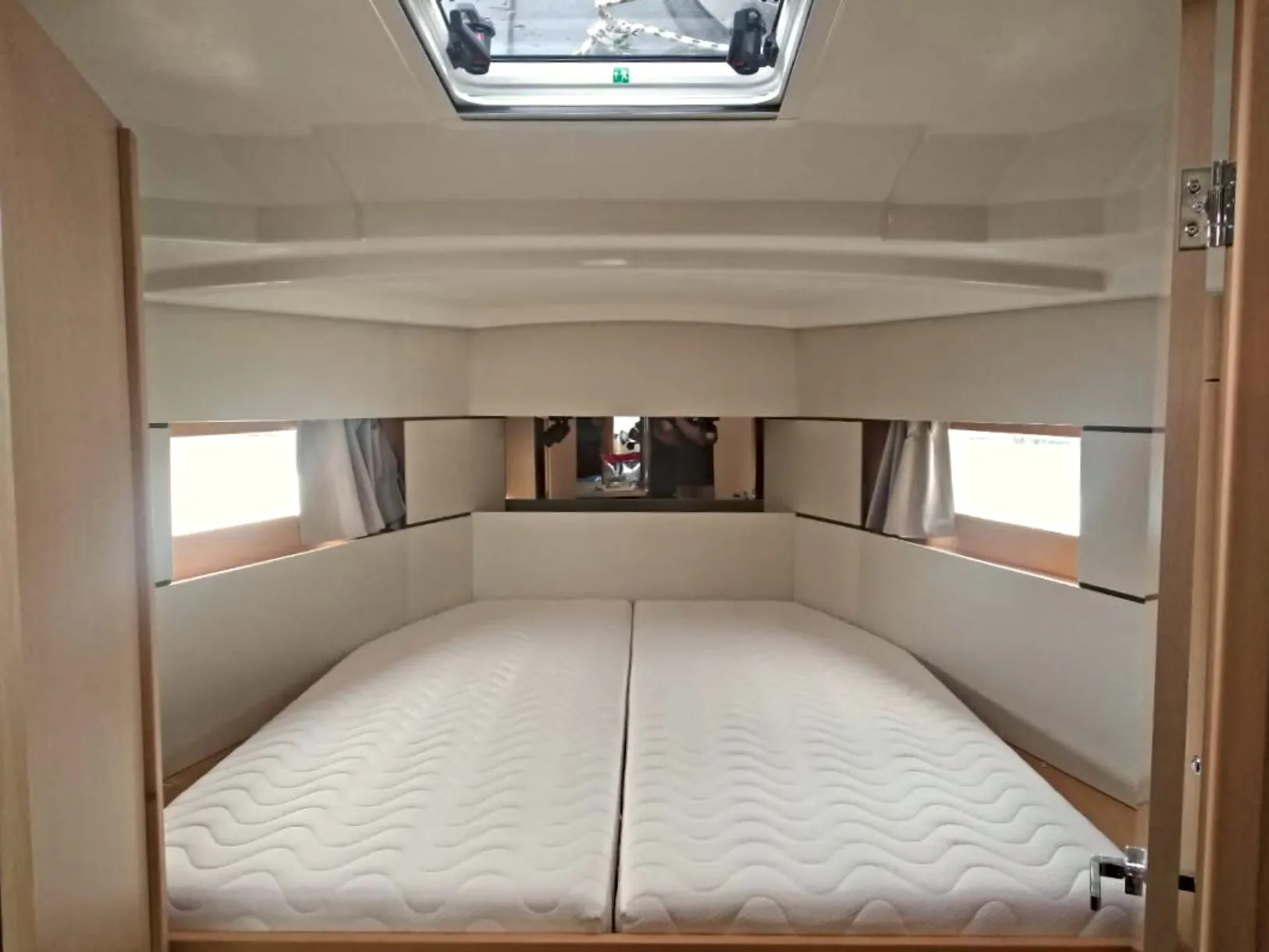 Oceanis 38.1 Lampo — jahtikuva 2