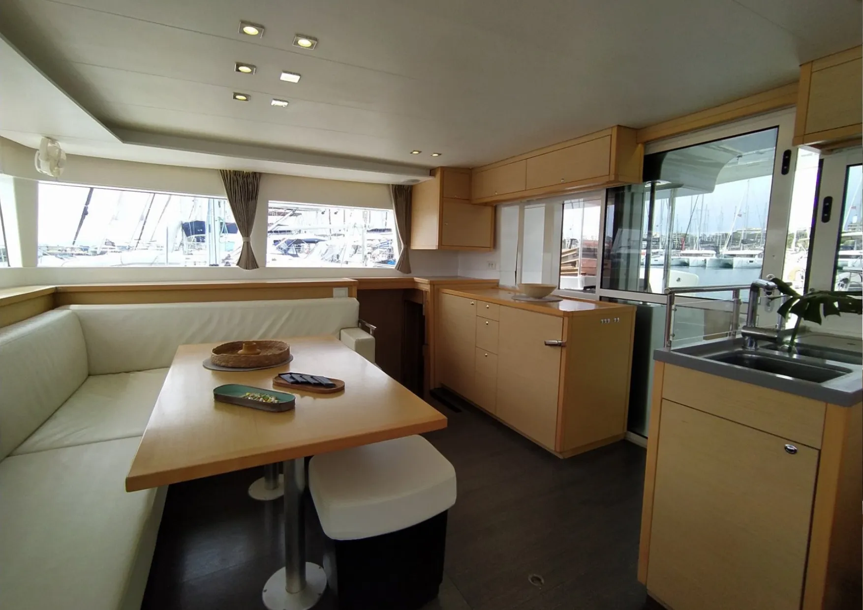 Lagoon 450 Fly AZRAQ (refit 2023) — foto dello yacht n. 7