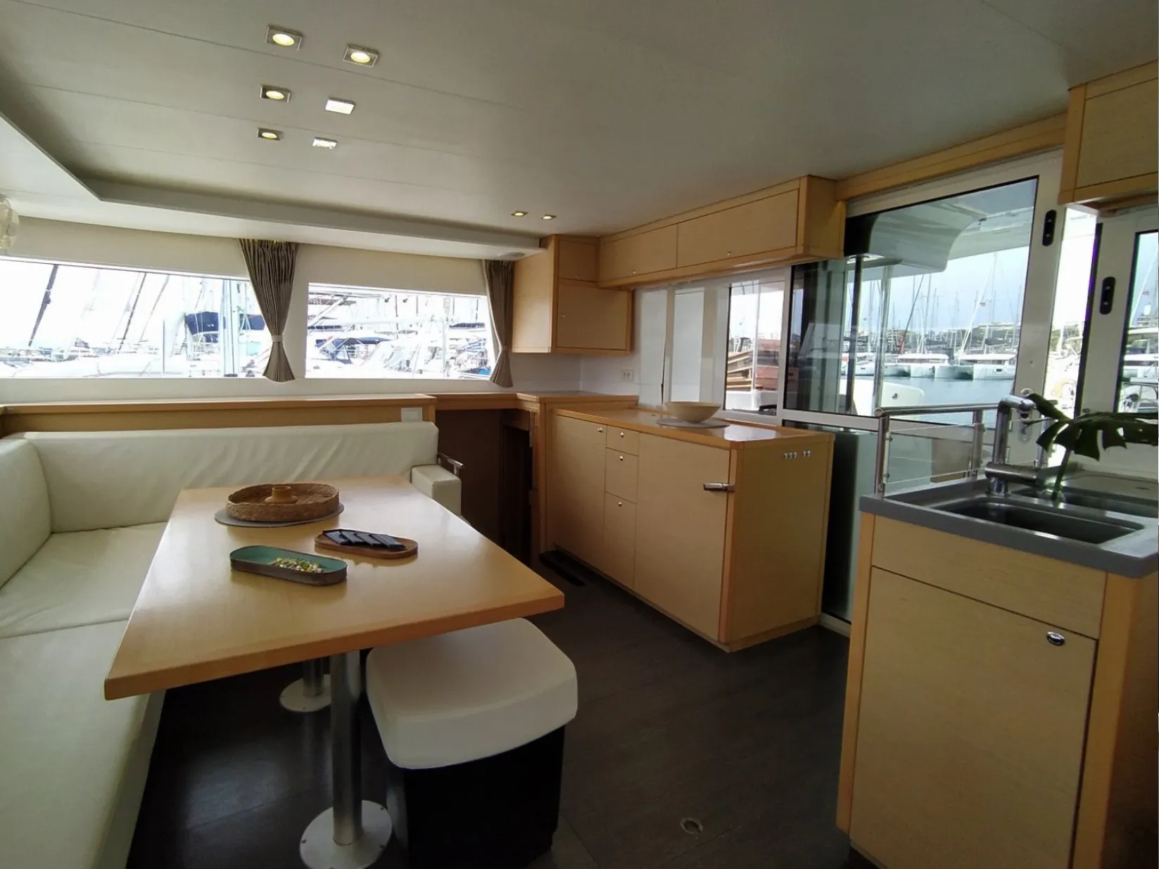 Lagoon 450 Fly AZRAQ (refit 2023) — foto dello yacht n. 11