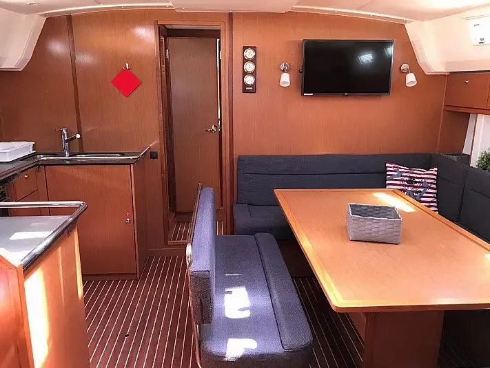 Bavaria Cruiser 50 Juniper — jahtikuva 2