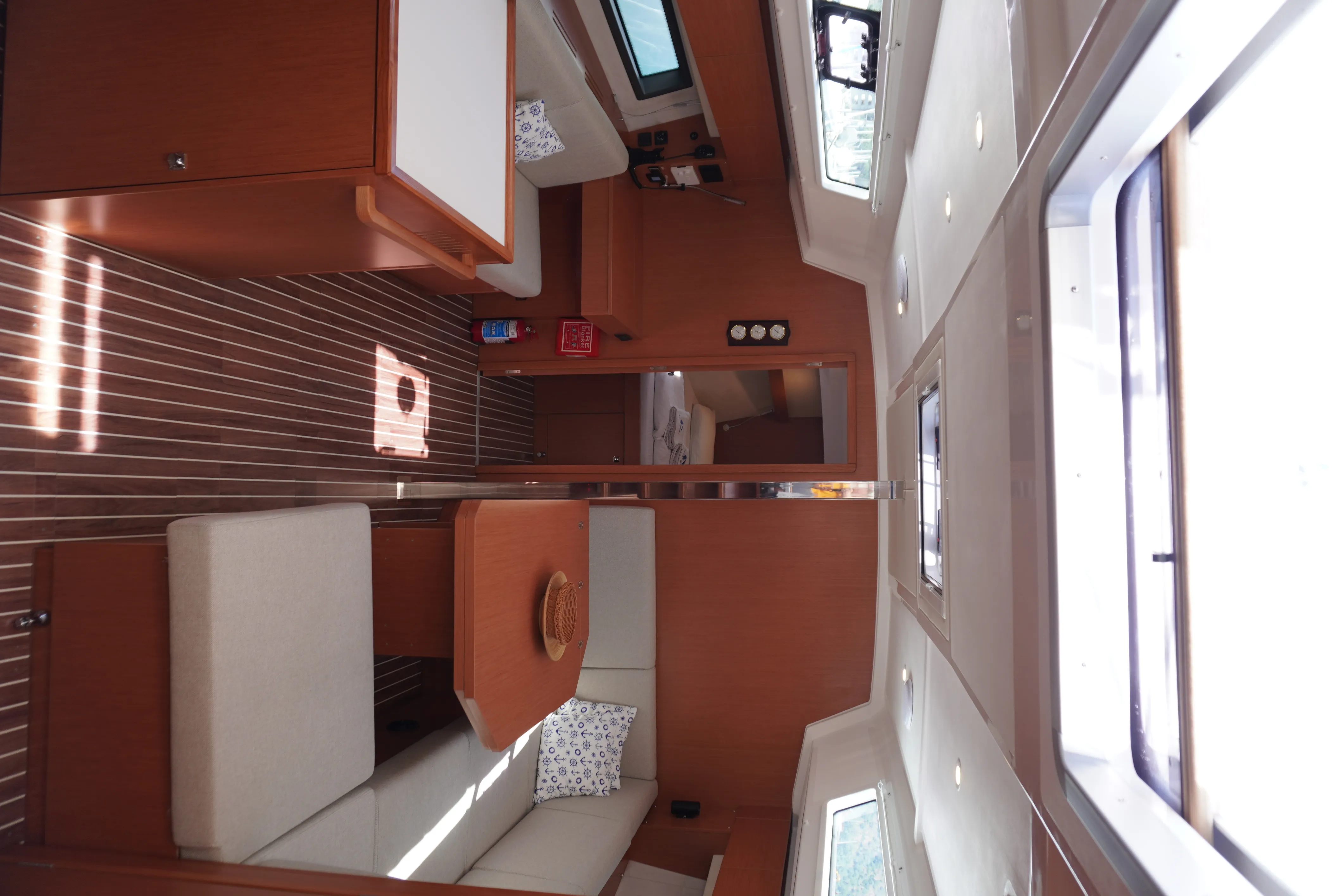 Bavaria C42 Alara-3 — фотография яхты 22